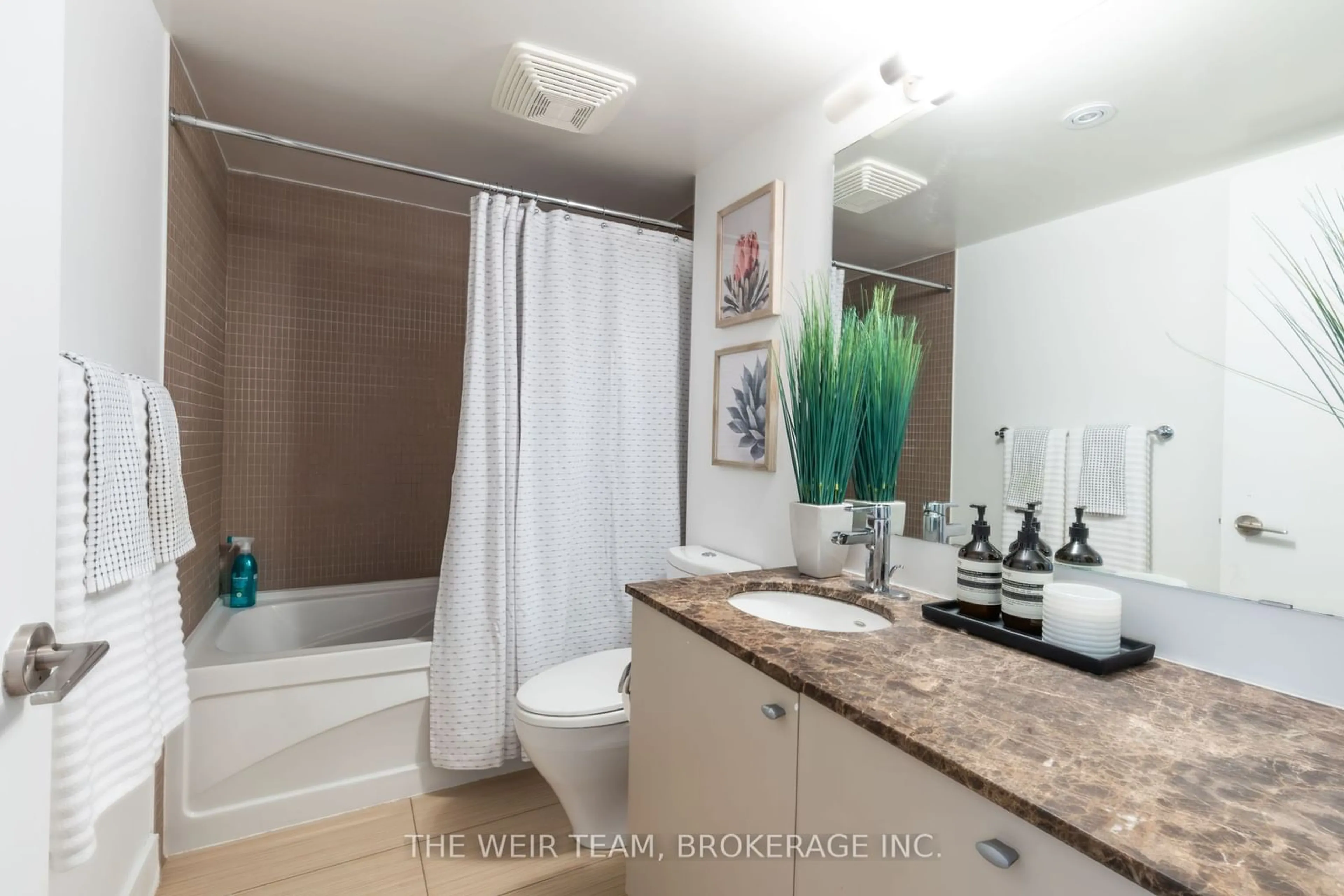 Standard bathroom, unknown for 1048 Broadview Ave #505, Toronto Ontario M4K 2B8