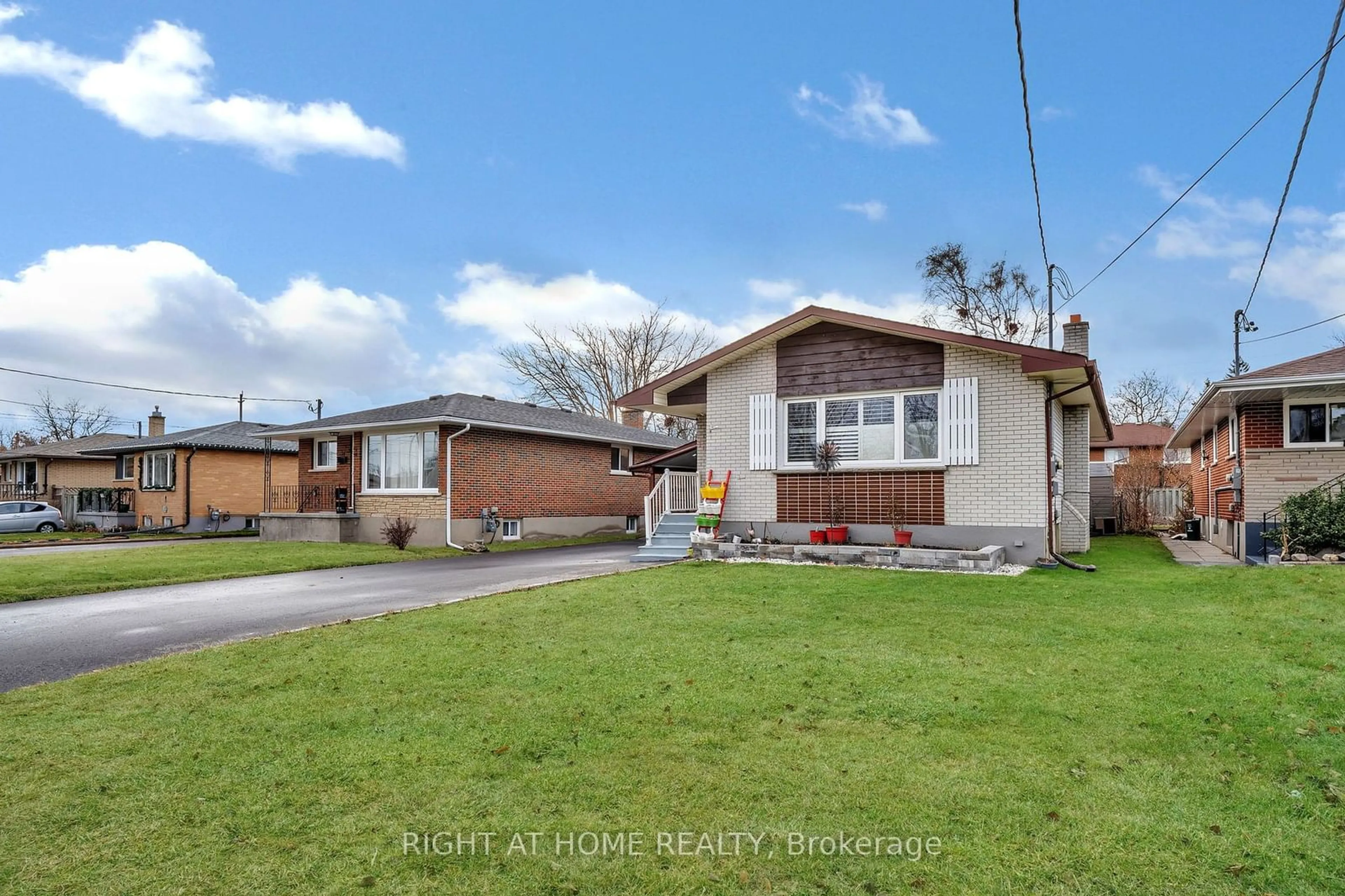 A pic from outside/outdoor area/front of a property/back of a property/a pic from drone, street for 70 Valdez Crt, Oshawa Ontario L1J 5W9