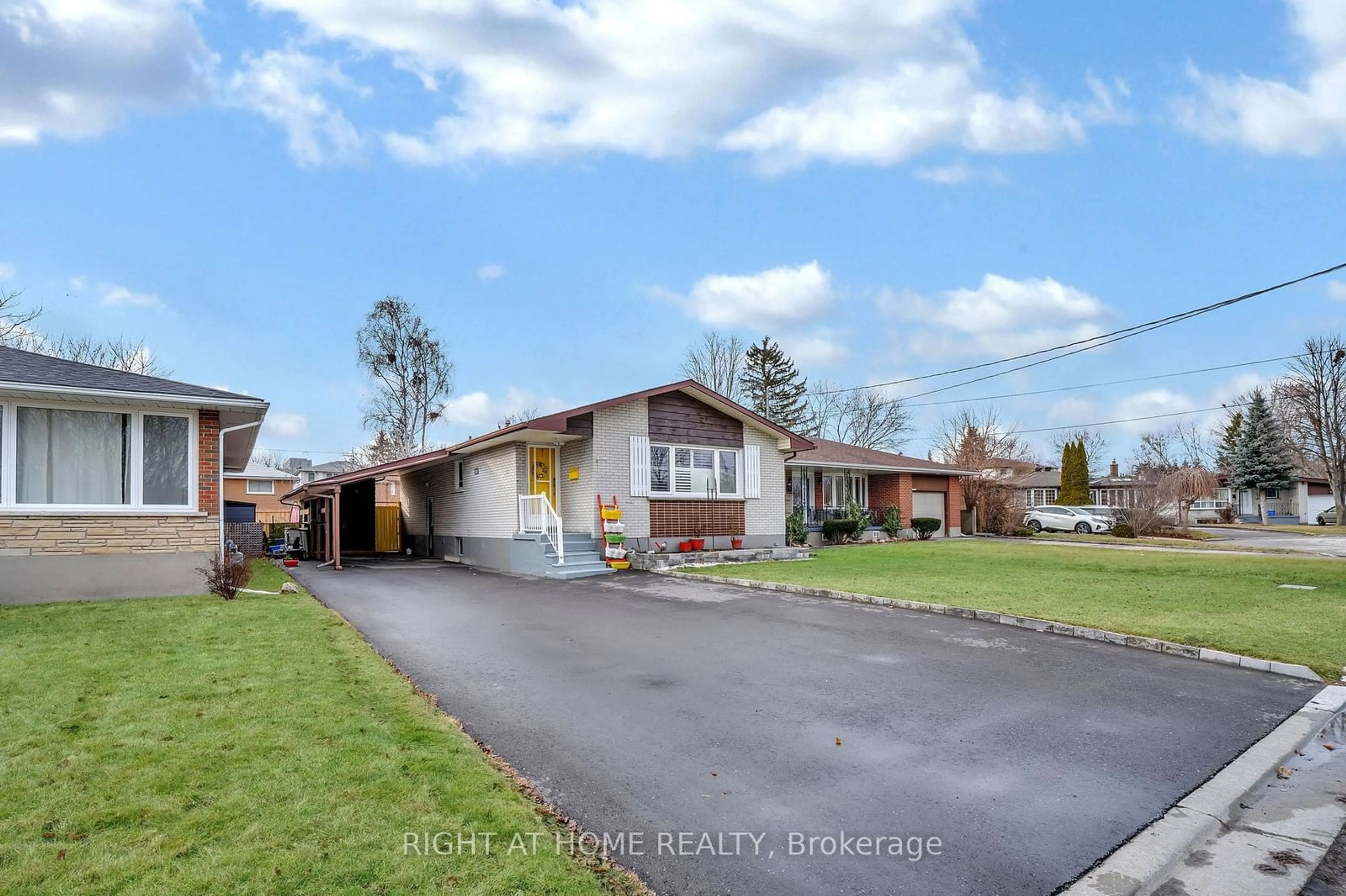 A pic from outside/outdoor area/front of a property/back of a property/a pic from drone, street for 70 Valdez Crt, Oshawa Ontario L1J 5W9