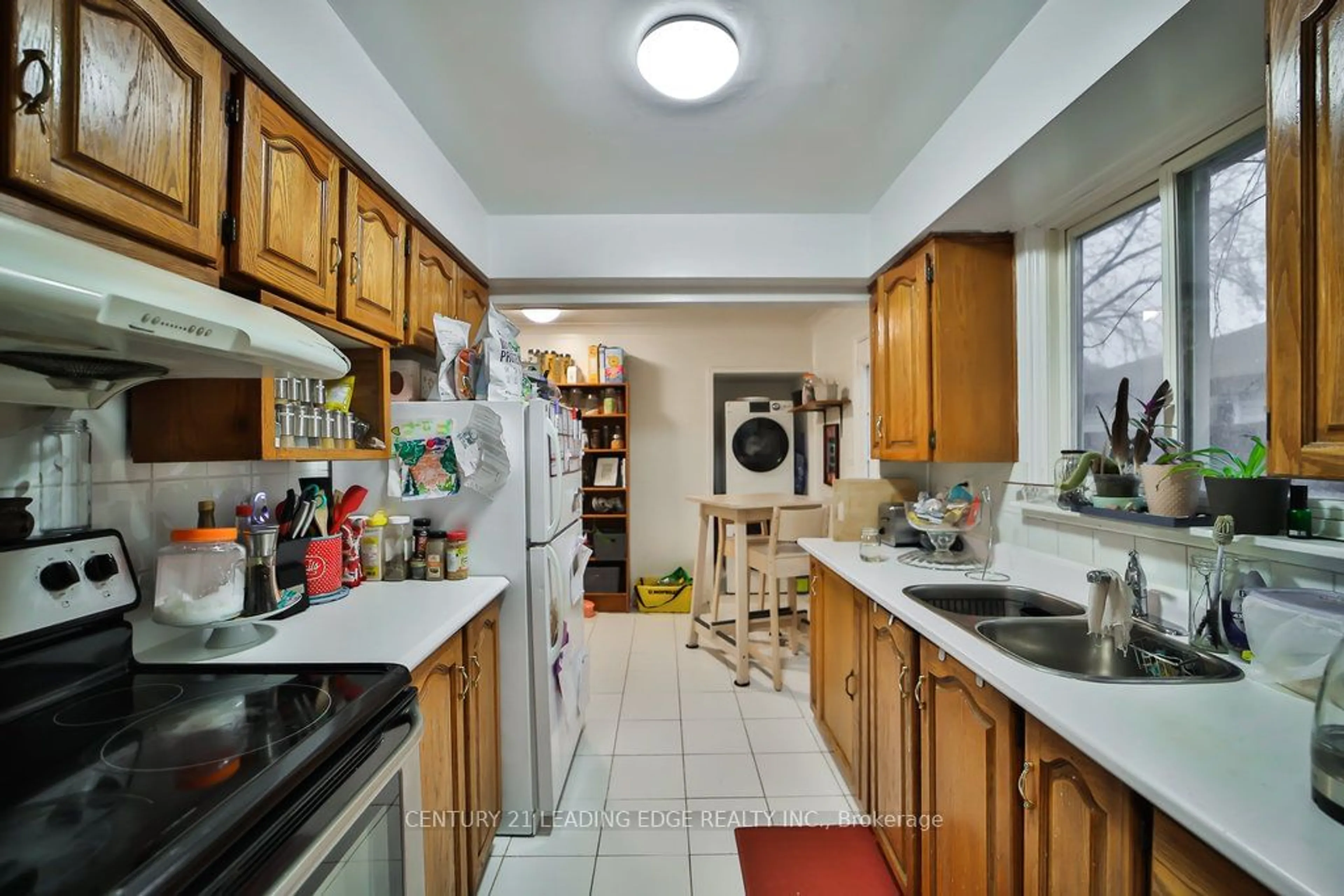 Standard kitchen, ceramic/tile floor for 64 Hutcherson Sq, Toronto Ontario M1B 1C6