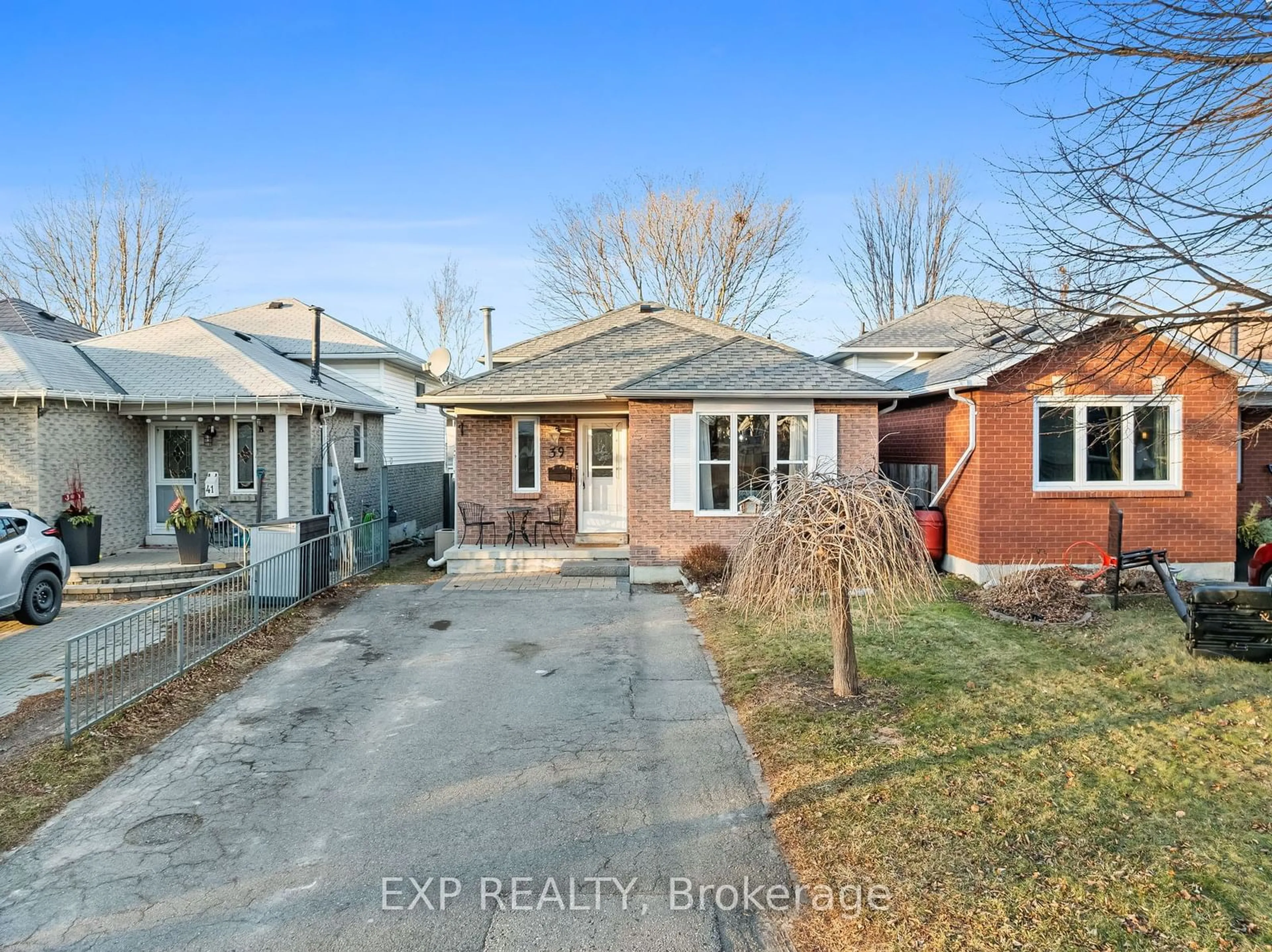 A pic from outside/outdoor area/front of a property/back of a property/a pic from drone, street for 39 Inglis Ave, Clarington Ontario L1E 2G7