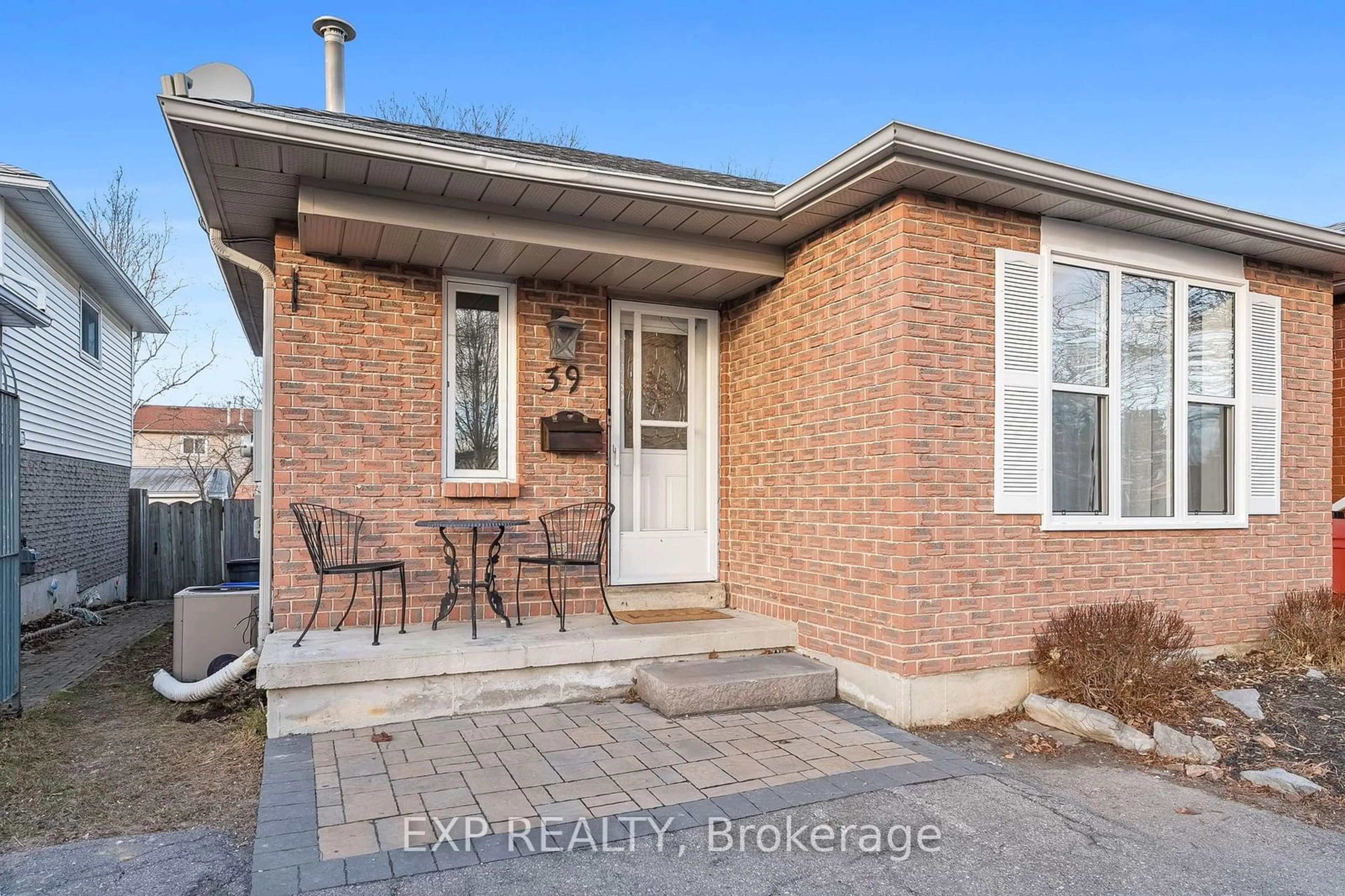 Home with brick exterior material, street for 39 Inglis Ave, Clarington Ontario L1E 2G7