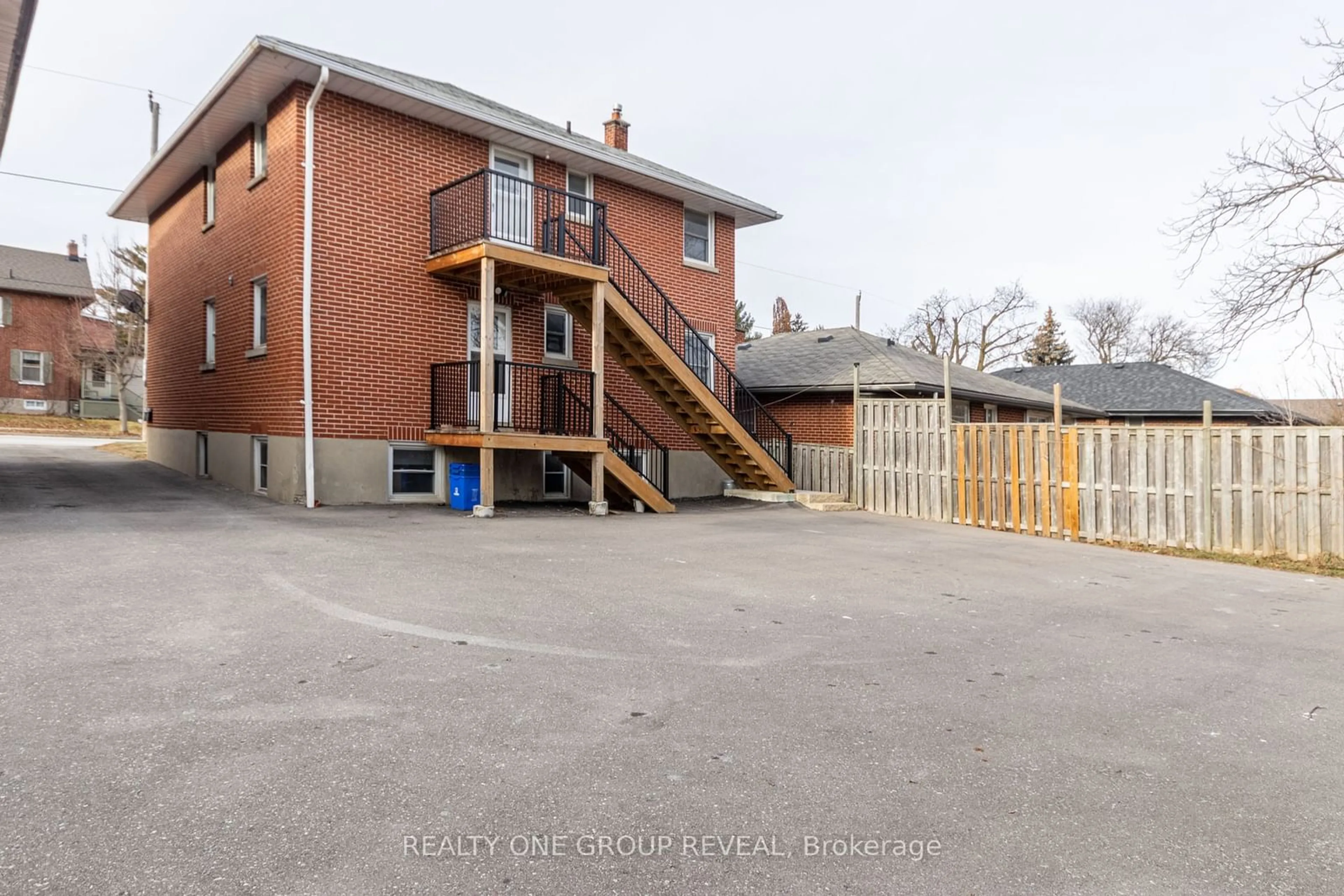 Patio, unknown for 385 Mary St, Oshawa Ontario L1G 5C9