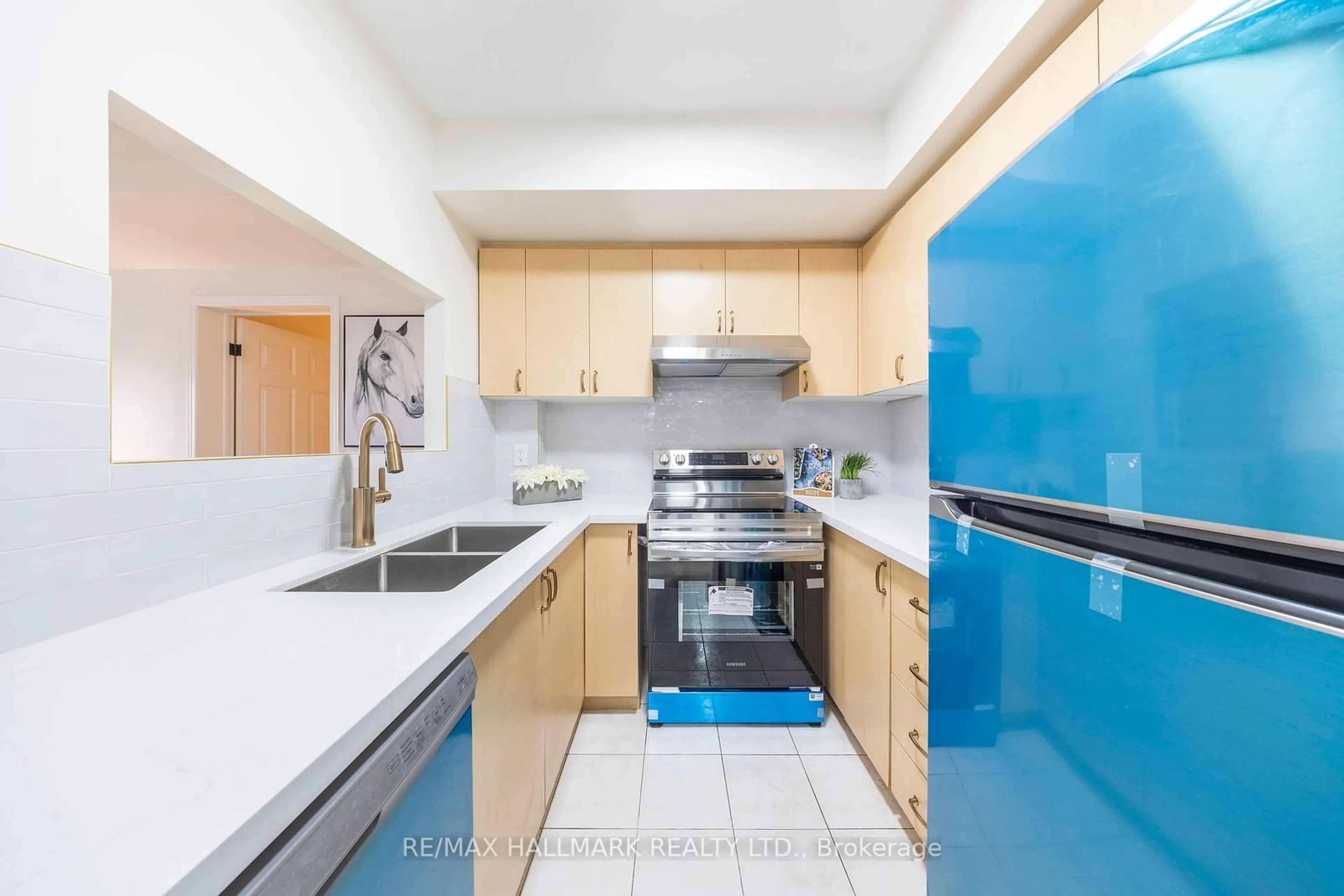 Standard kitchen, unknown for 2351 Kennedy Rd #319, Toronto Ontario M1T 3G9