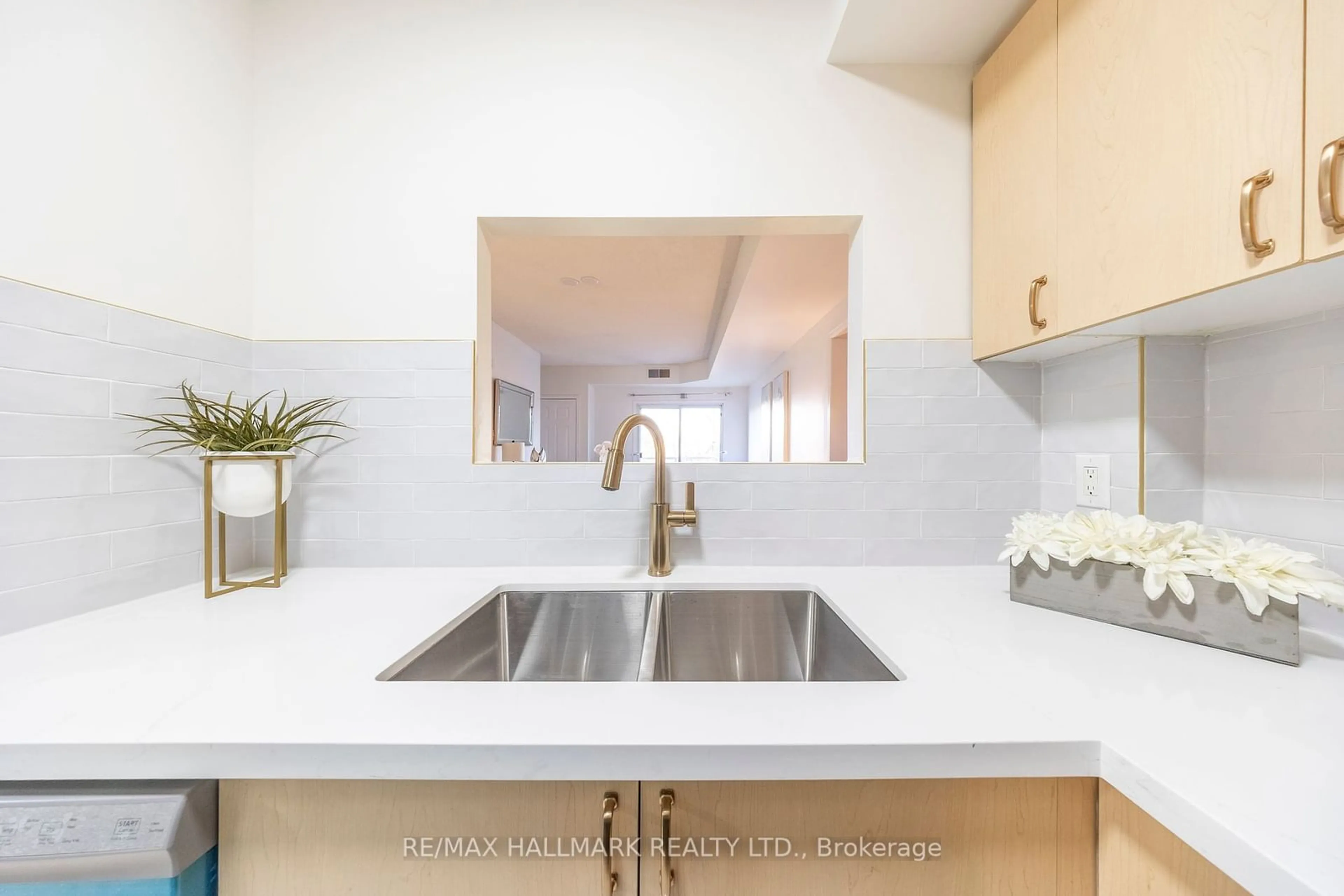 Contemporary kitchen, ceramic/tile floor for 2351 Kennedy Rd #319, Toronto Ontario M1T 3G9