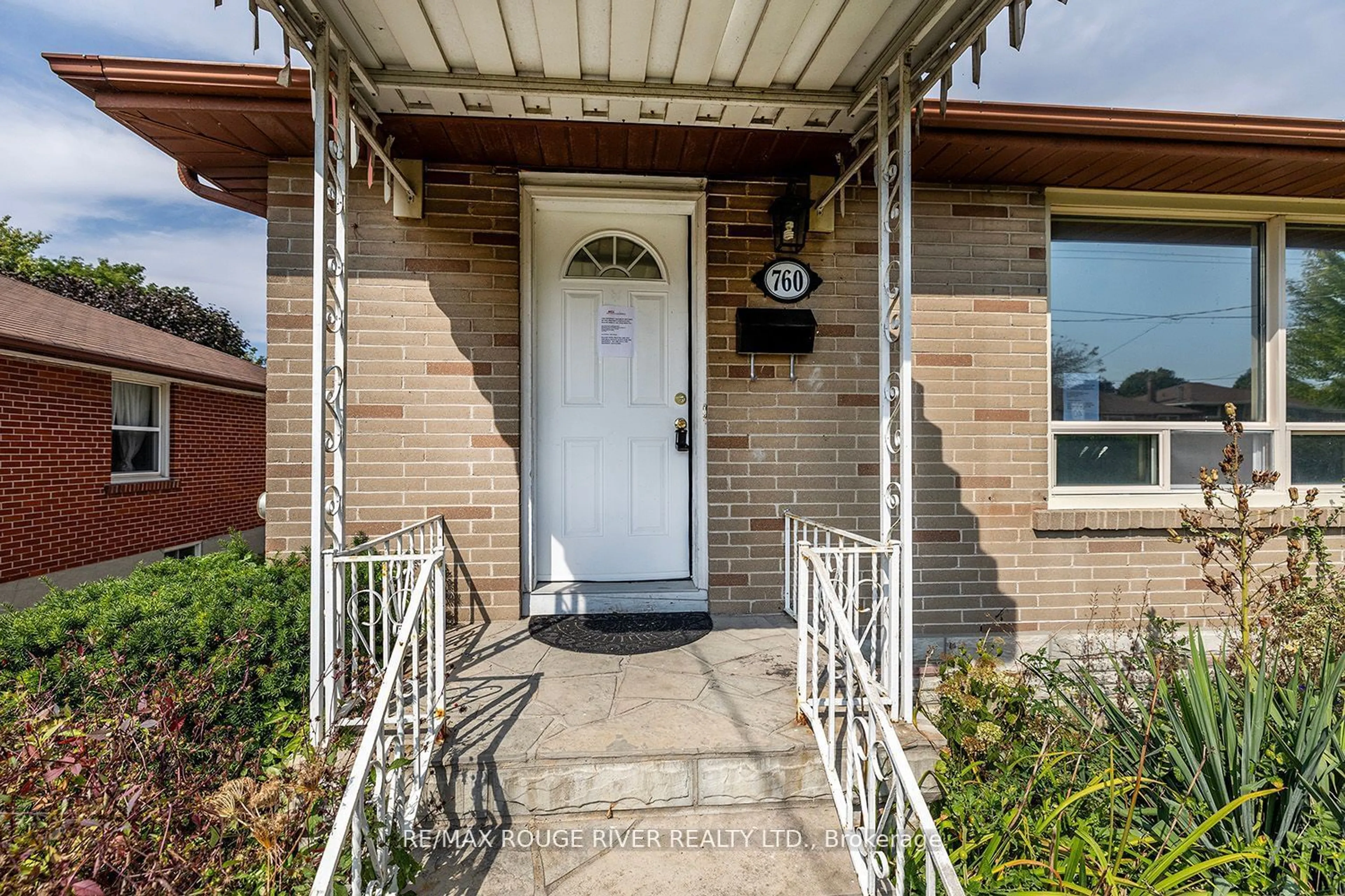 Unknown for 760 Phillip Murray Ave, Oshawa Ontario L1J 1J3