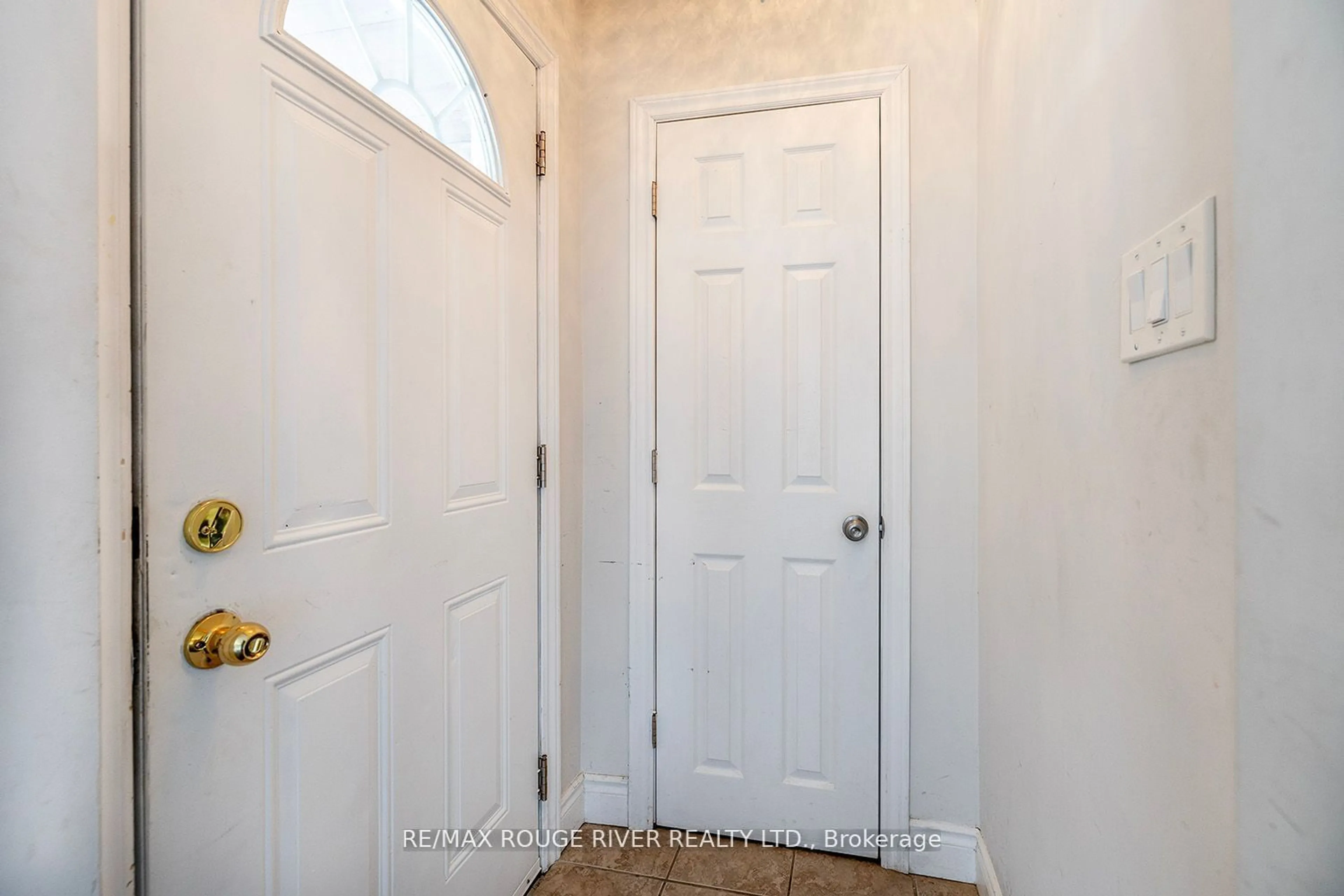 Indoor entryway for 760 Phillip Murray Ave, Oshawa Ontario L1J 1J3