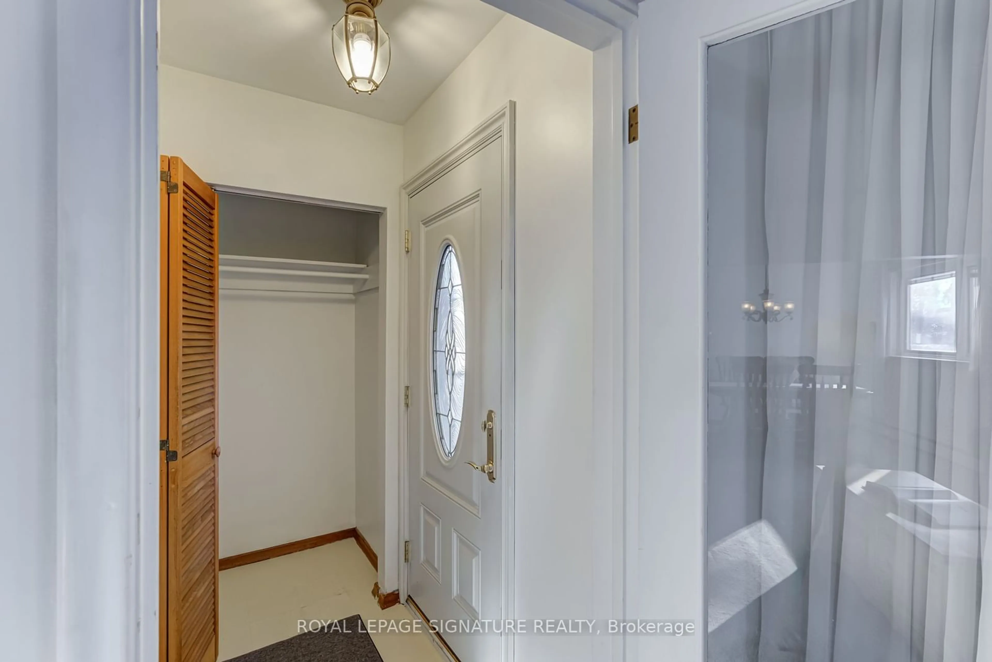 Indoor entryway for 36 Kilpatrick Dr, Toronto Ontario M1R 2B6