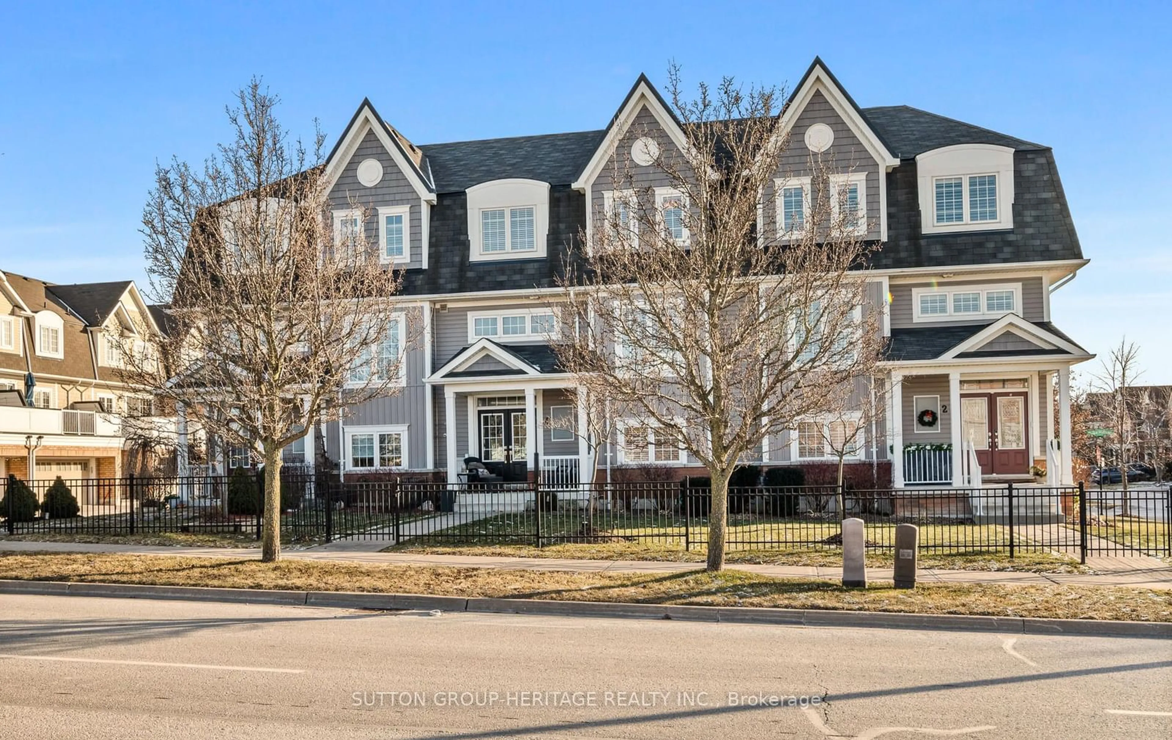 A pic from outside/outdoor area/front of a property/back of a property/a pic from drone, street for 4 Aller Park Way, Whitby Ontario L1M 0L5