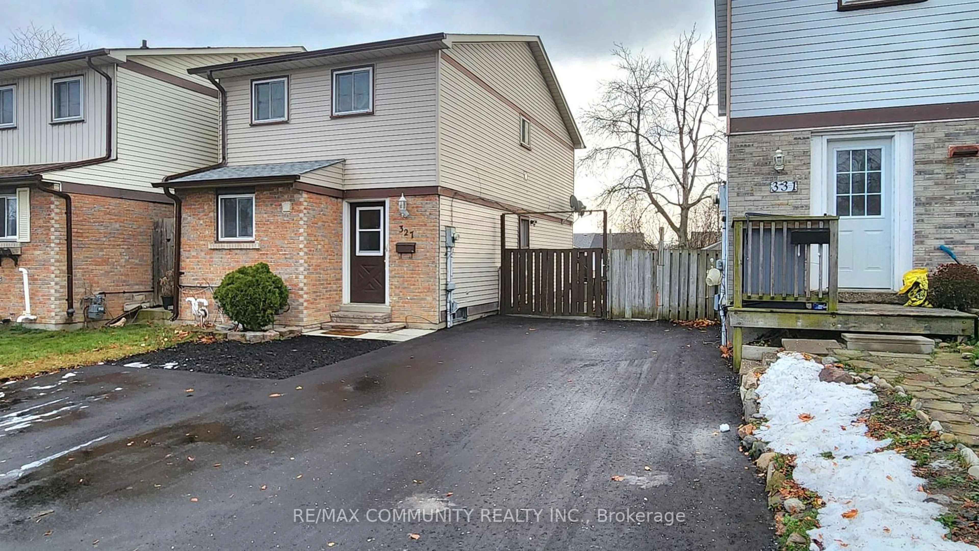 A pic from outside/outdoor area/front of a property/back of a property/a pic from drone, street for 327 Phillip Murray Ave, Oshawa Ontario L1J 1H1