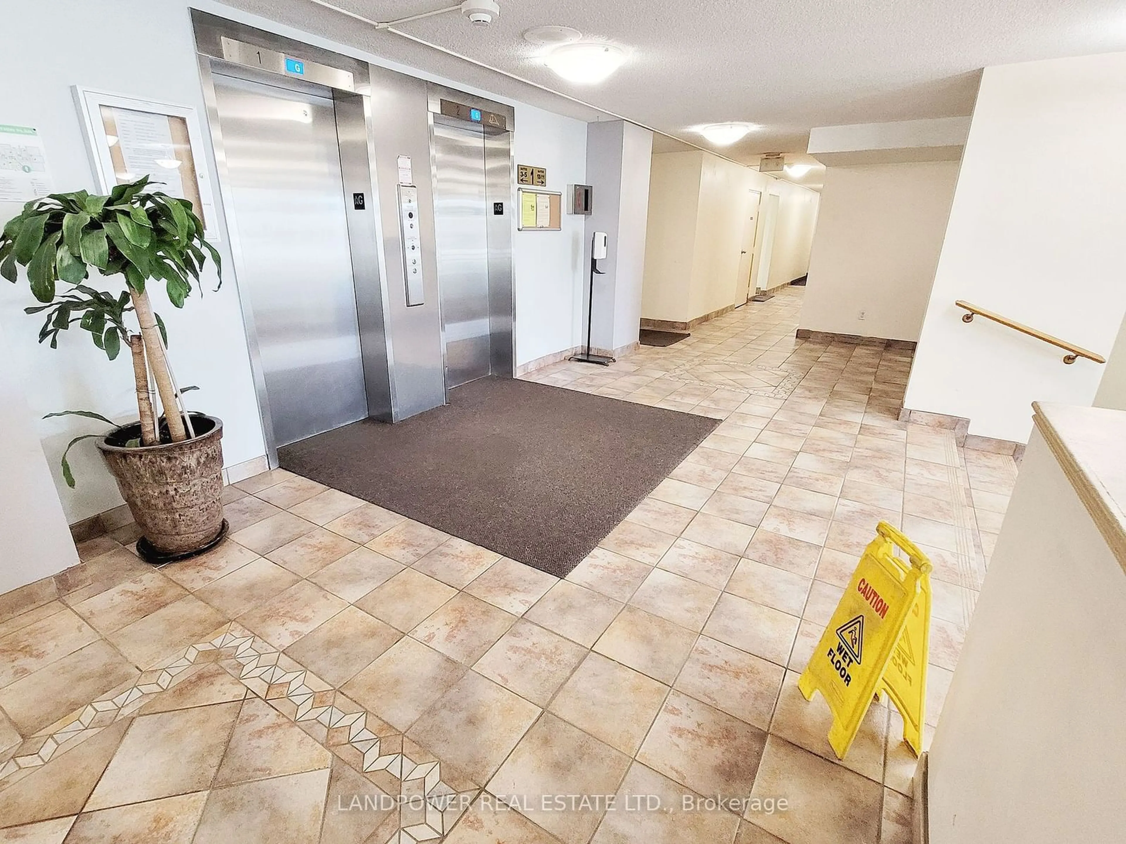 Indoor foyer for 10 Tapscott Rd #1011, Toronto Ontario M1B 3L9