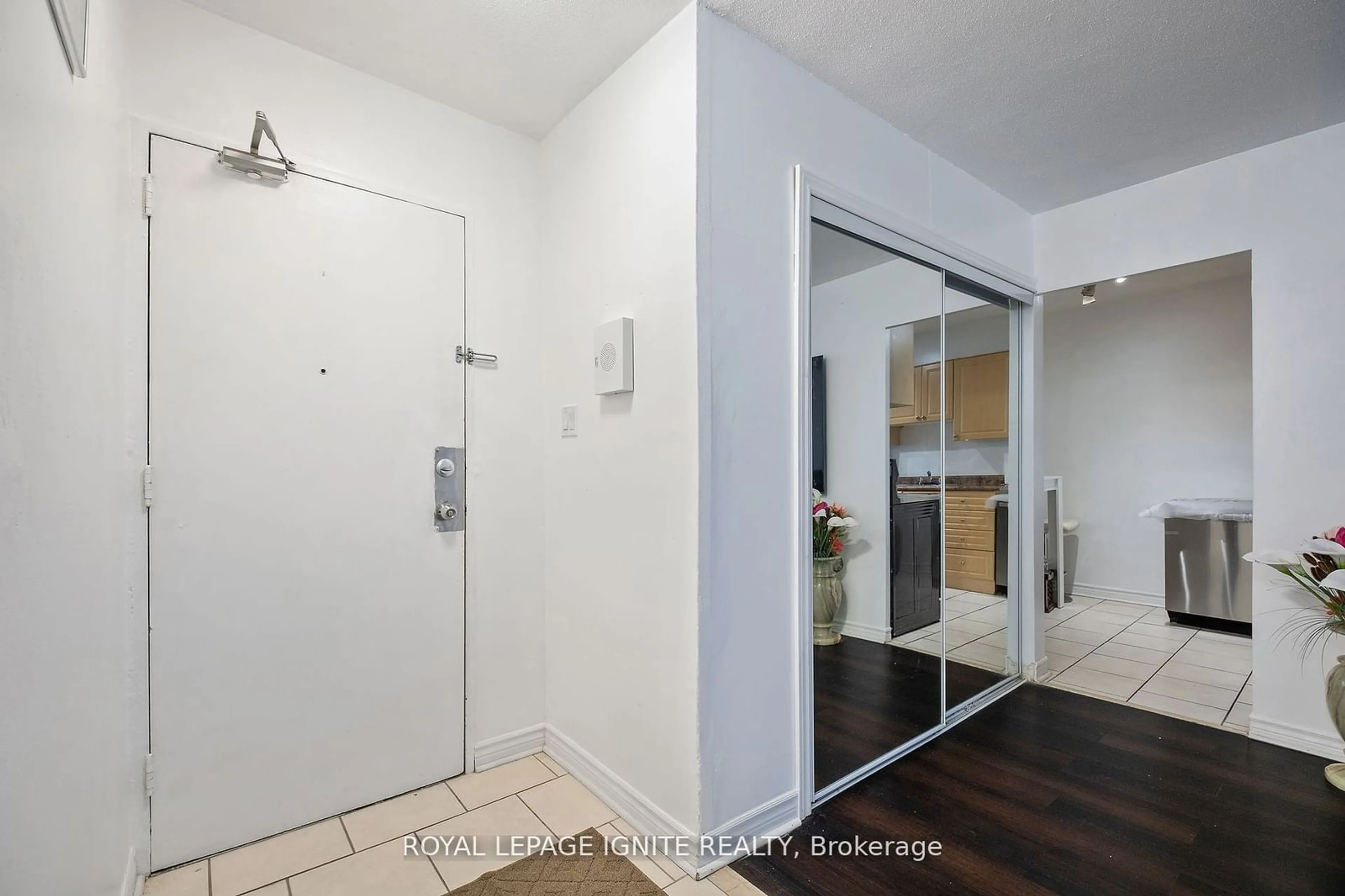 Indoor entryway for 180 Markham Rd #201, Toronto Ontario M1M 2Z9