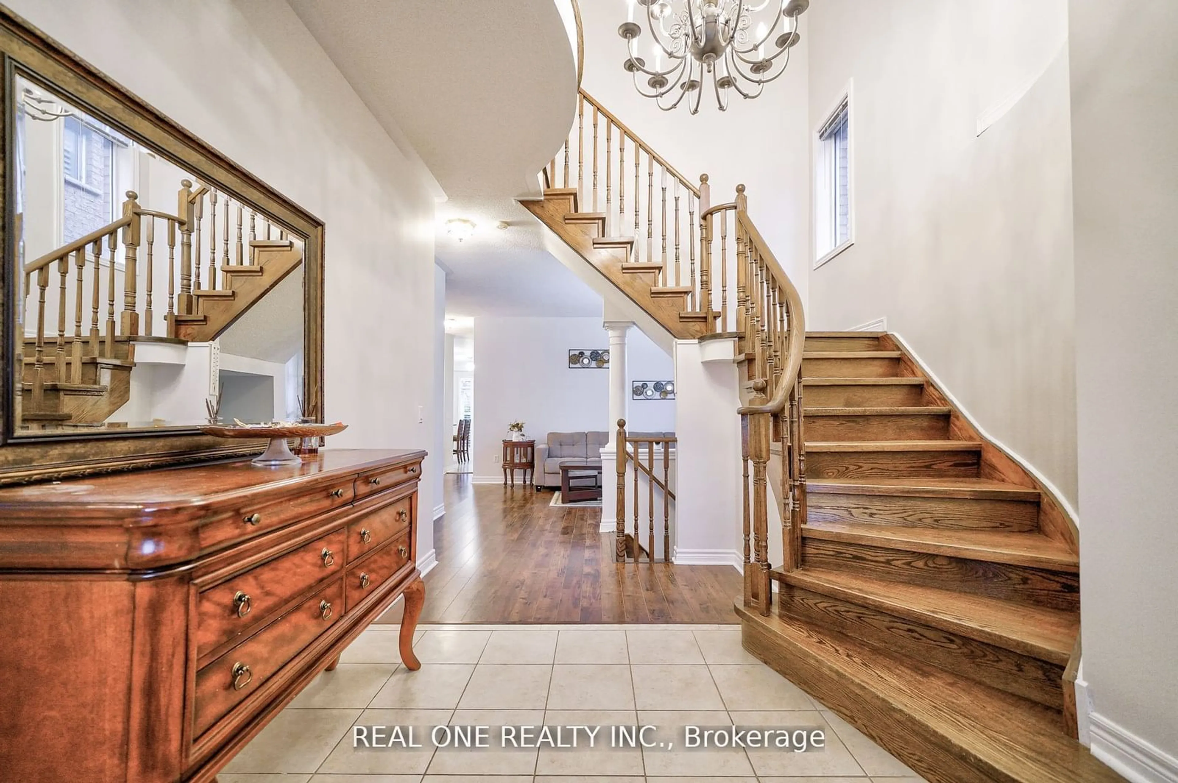 Indoor entryway for 41 Timbercreek Crt, Toronto Ontario M1W 4A1