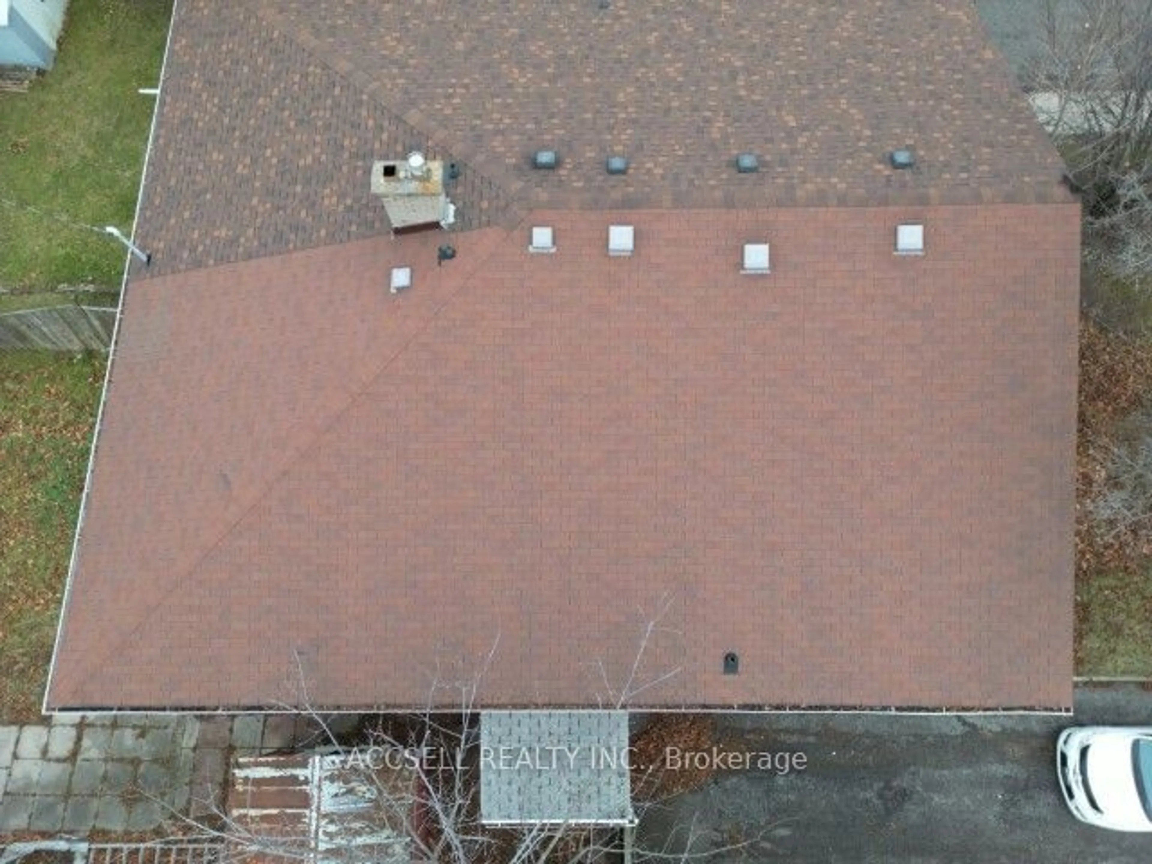 A pic from outside/outdoor area/front of a property/back of a property/a pic from drone, unknown for 1351 Tatra Dr, Pickering Ontario L1W 1K5