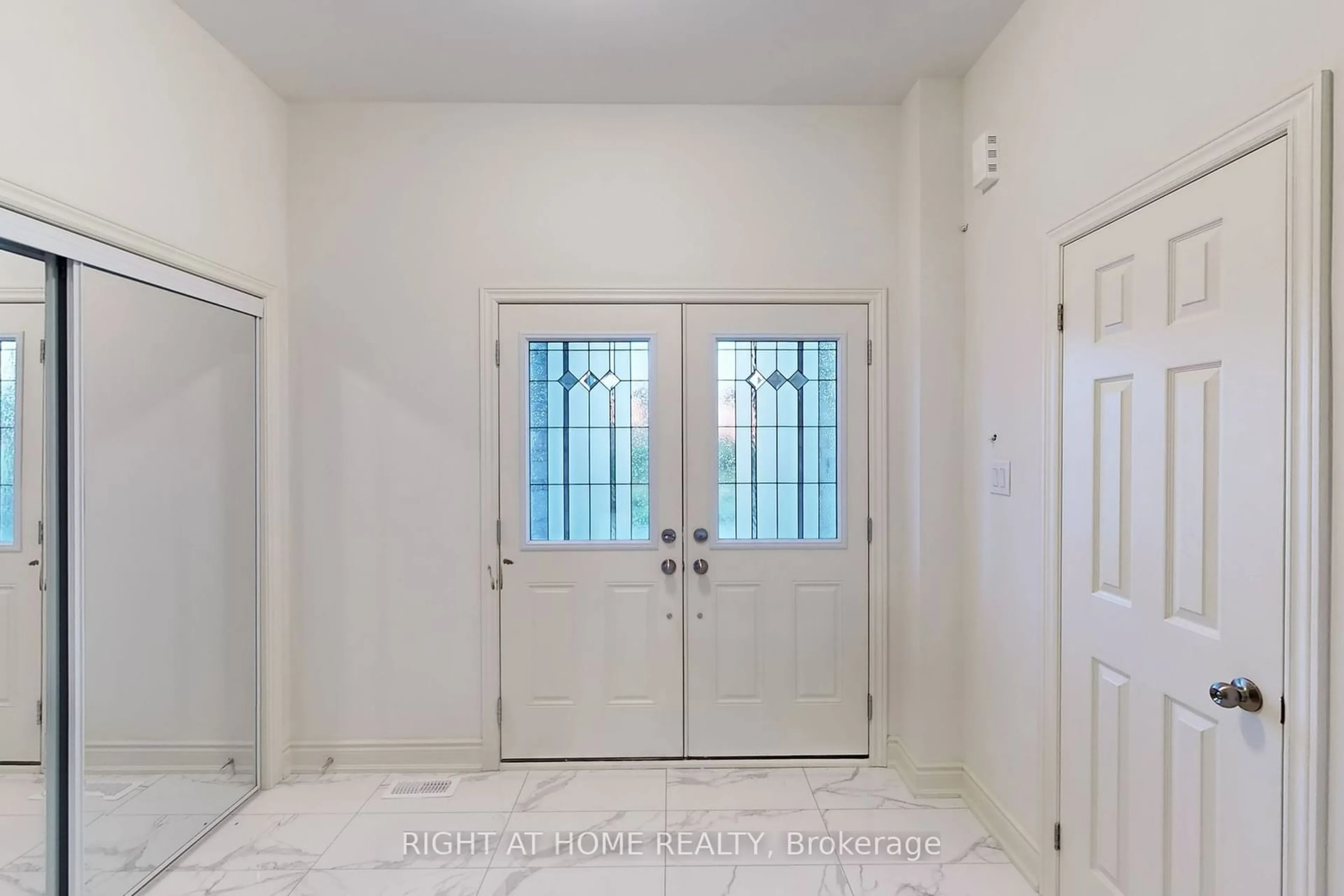 Indoor entryway for 27 Creedon Cres, Ajax Ontario L1T 0P6