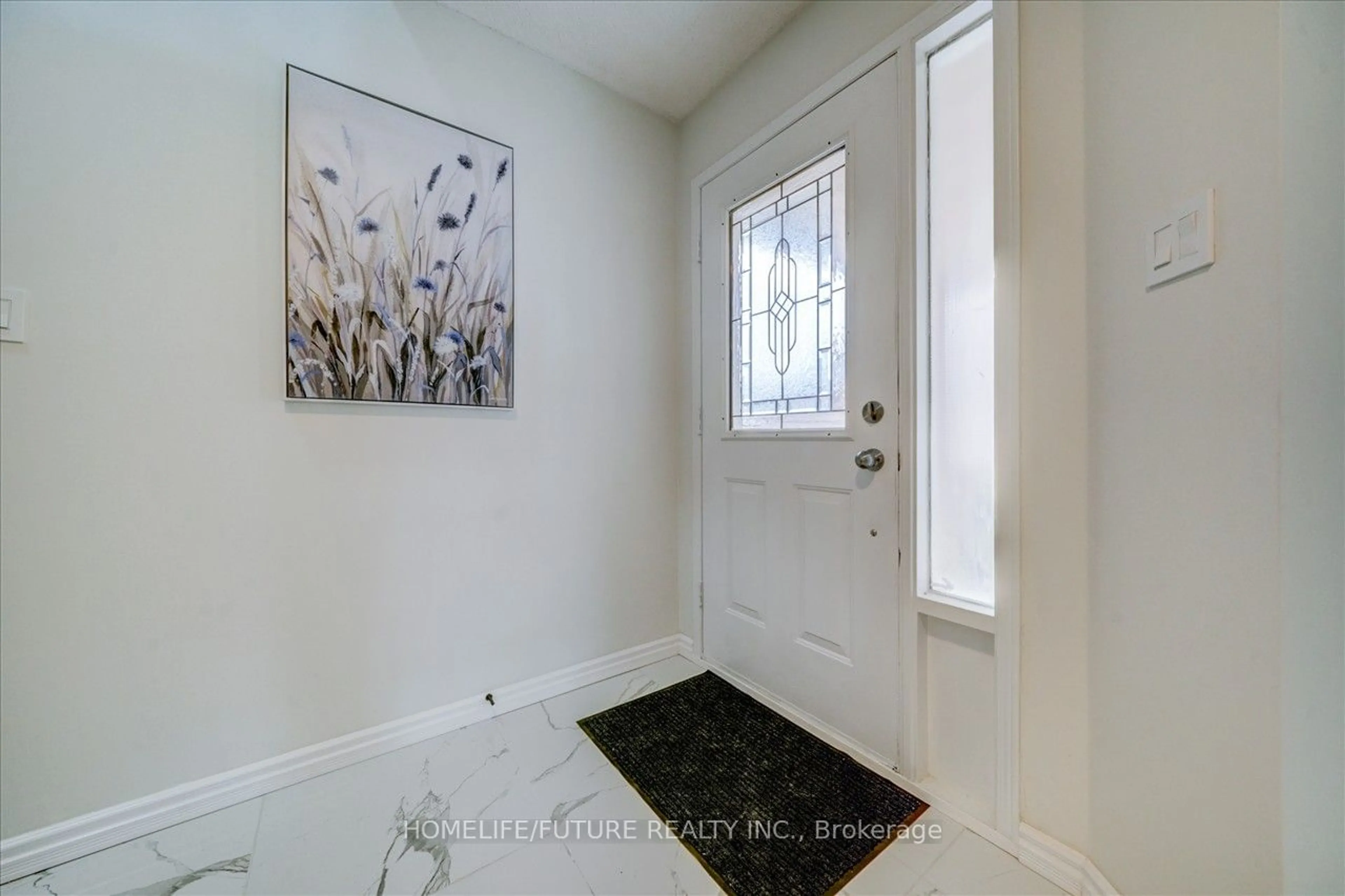 Indoor entryway for 14 Knotty Pine Dr, Whitby Ontario L1R 2J6