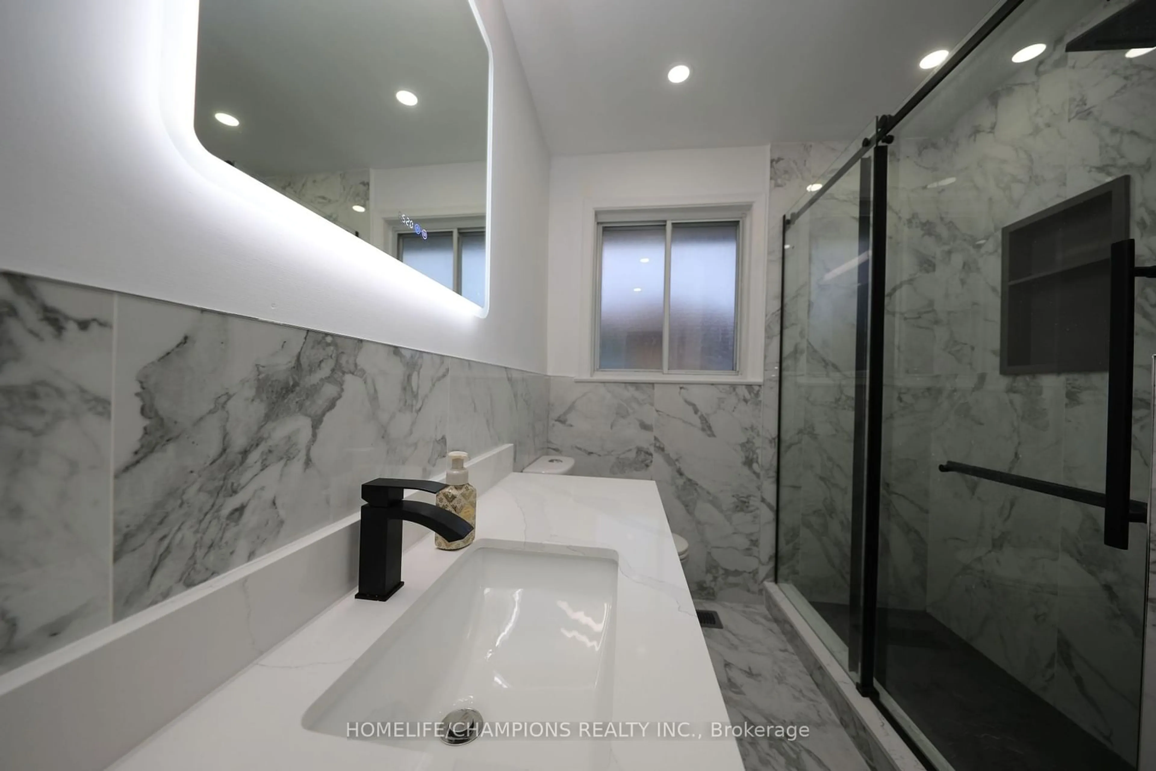 Contemporary bathroom, ceramic/tile floor for 25 Crusader St, Toronto Ontario M1H 1E1