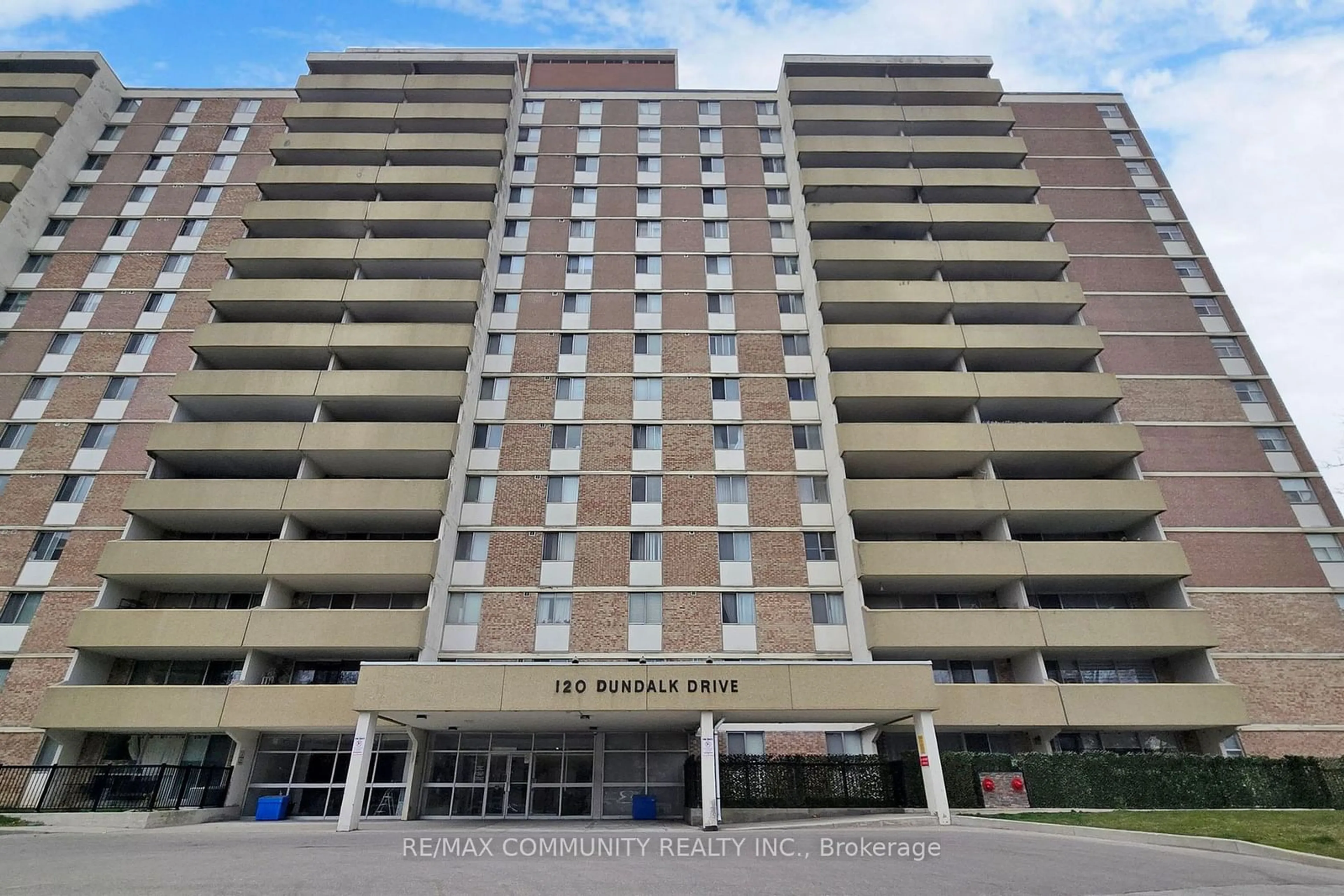 Indoor foyer for 120 Dundalk Dr #1104, Toronto Ontario M1P 4V9