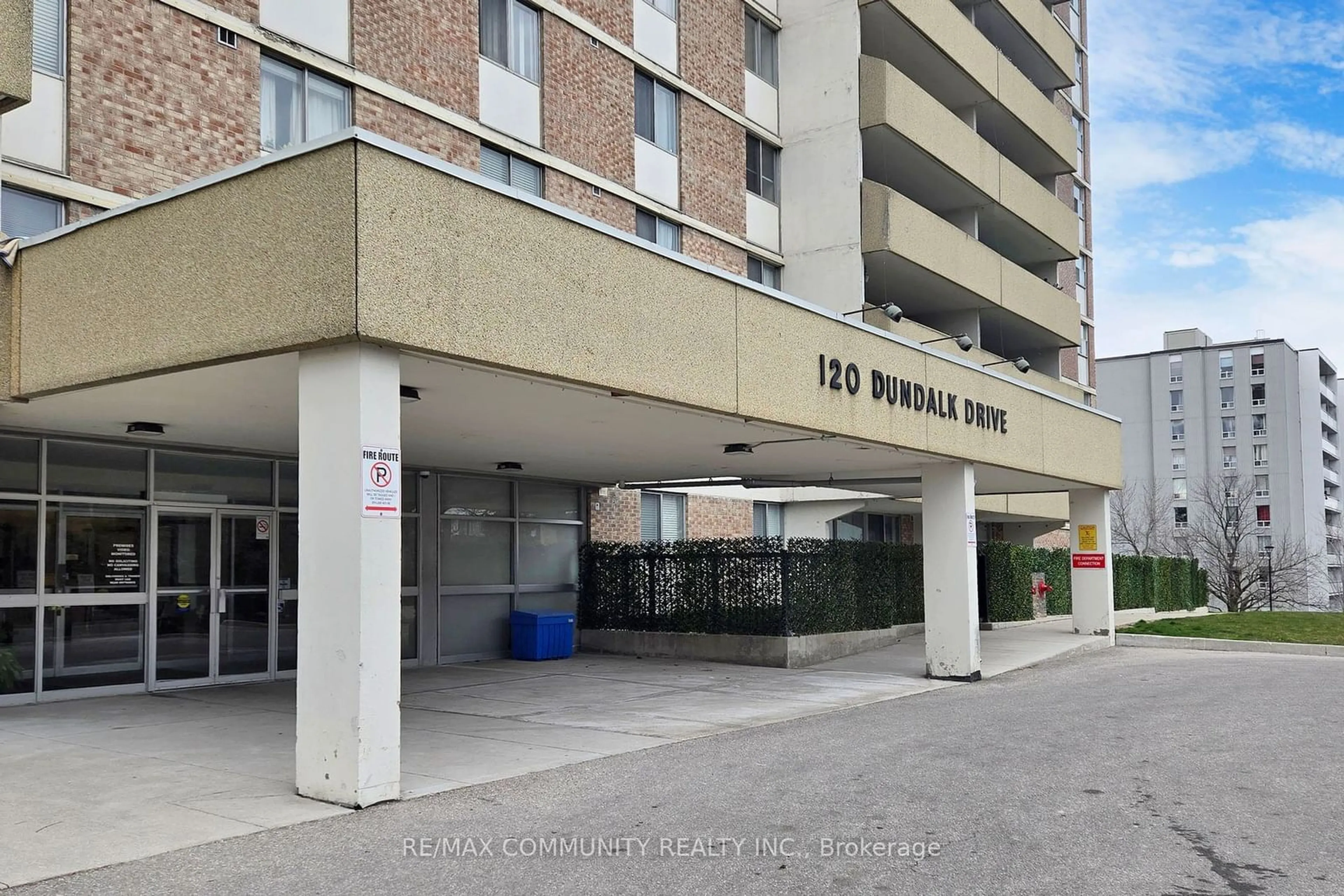 Indoor foyer for 120 Dundalk Dr #1104, Toronto Ontario M1P 4V9