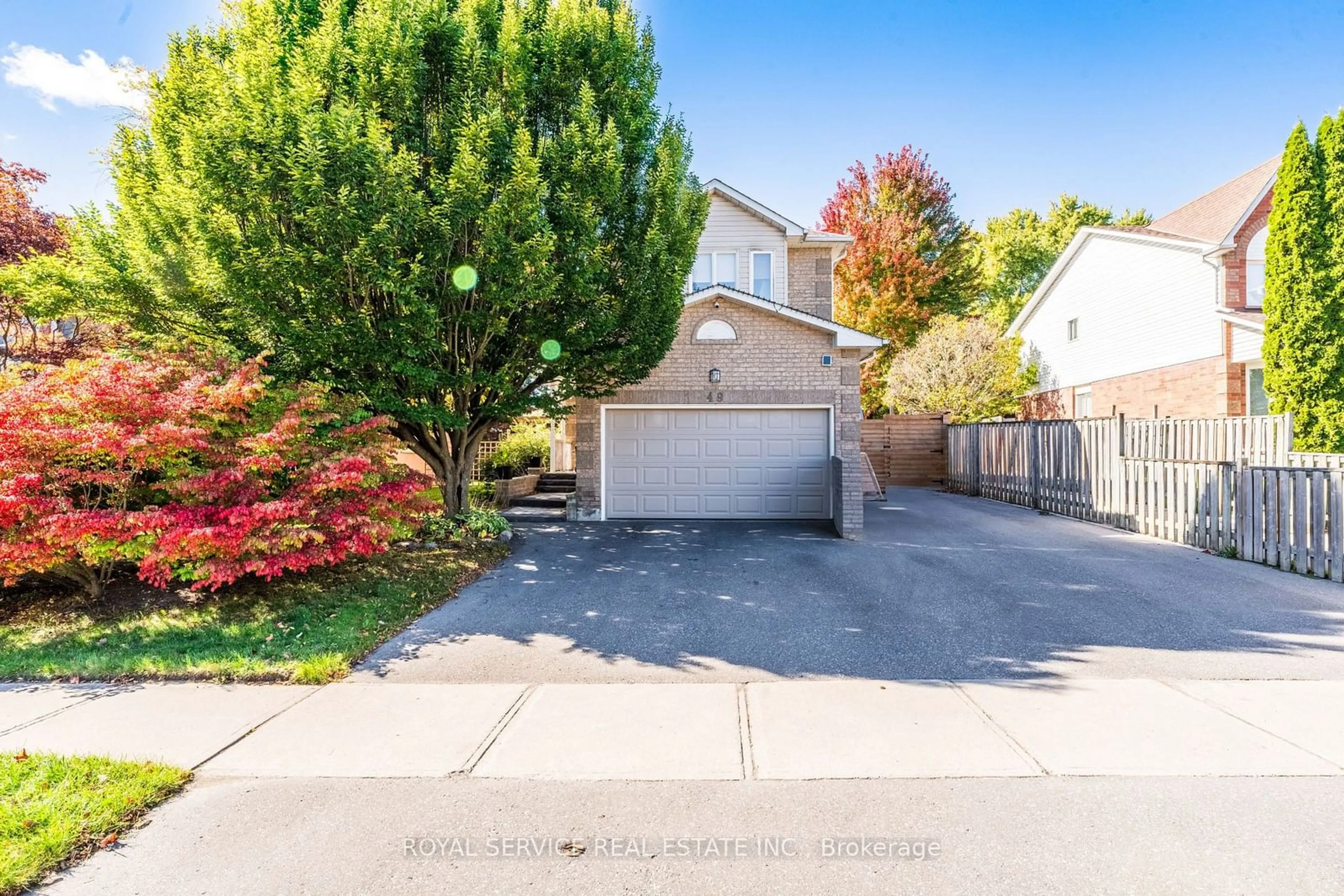 A pic from outside/outdoor area/front of a property/back of a property/a pic from drone, street for 49 Farncomb Cres, Clarington Ontario L1C 4L8