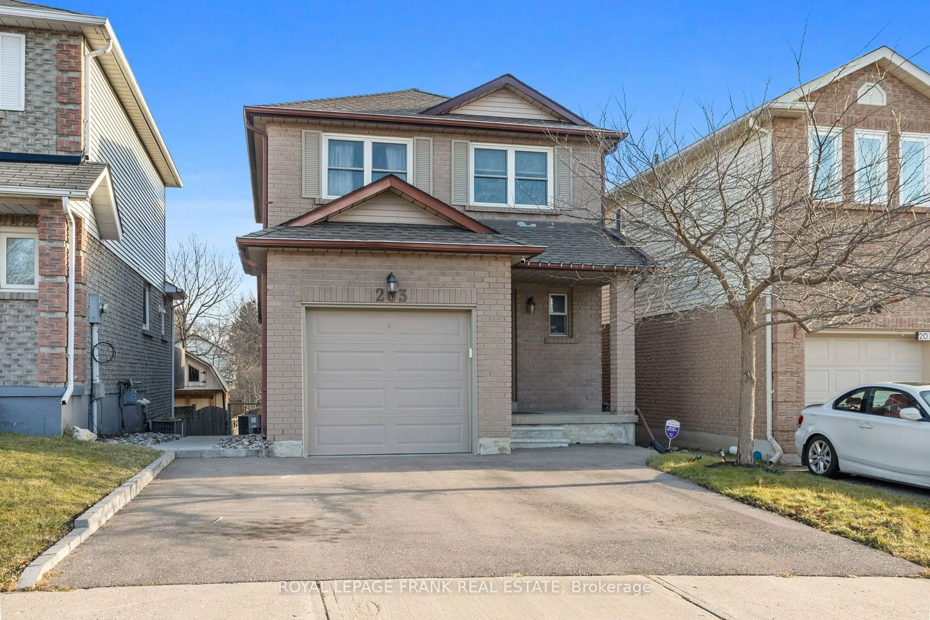 Home with vinyl exterior material, street for 203 Lichen Cres, Oshawa Ontario L1J 7W7