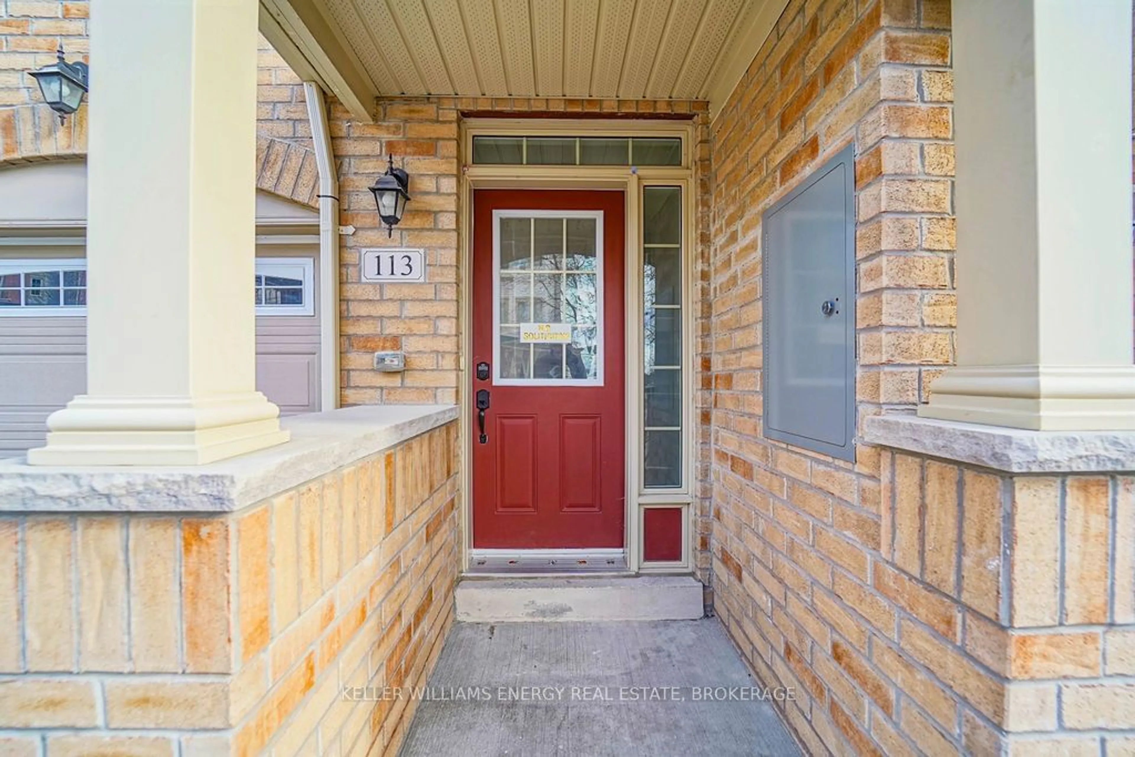 Indoor entryway for 113 Magpie Way, Whitby Ontario L1N 0K5