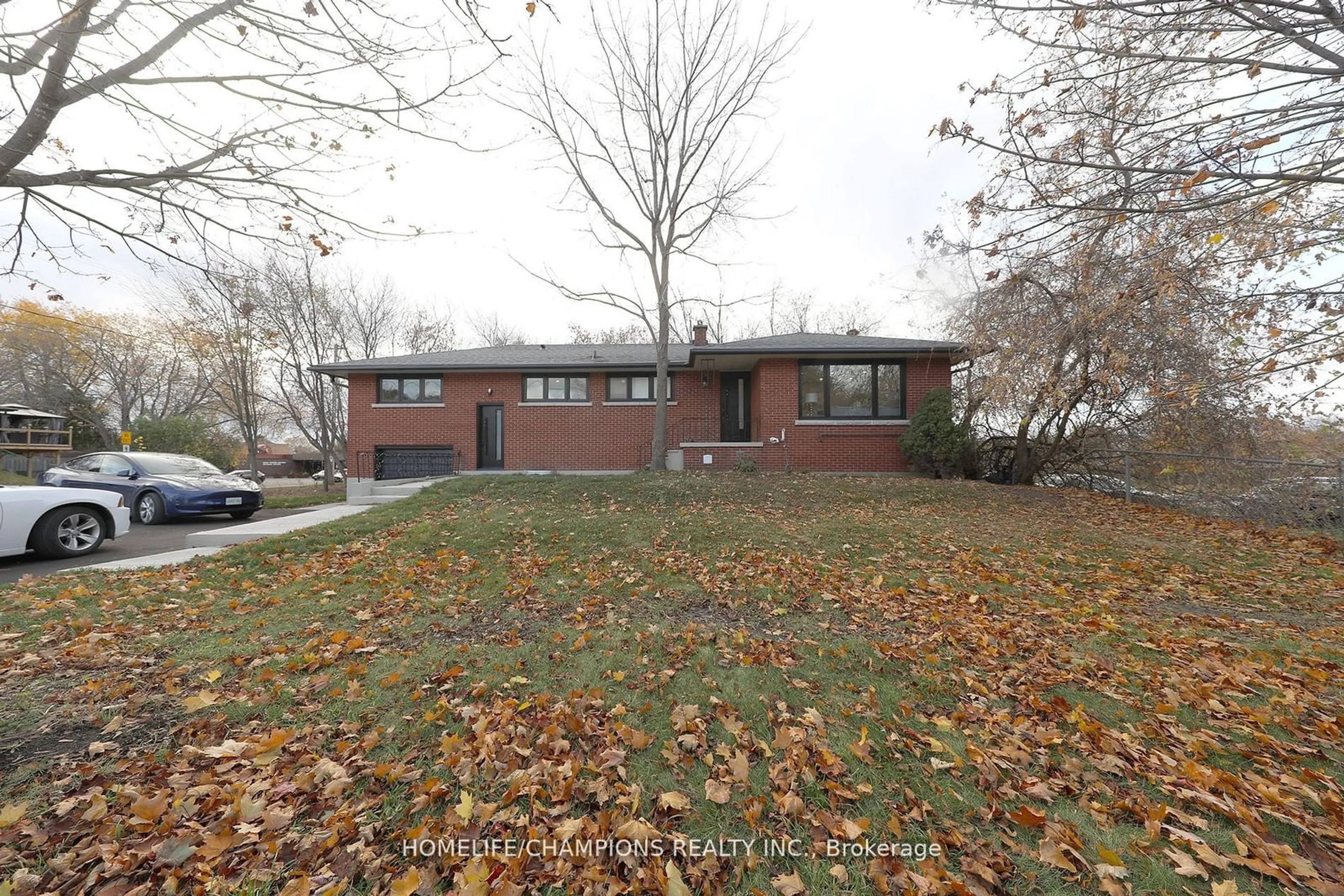 Home with brick exterior material, street for 426 Cromwell Ave, Oshawa Ontario L1J 4V1