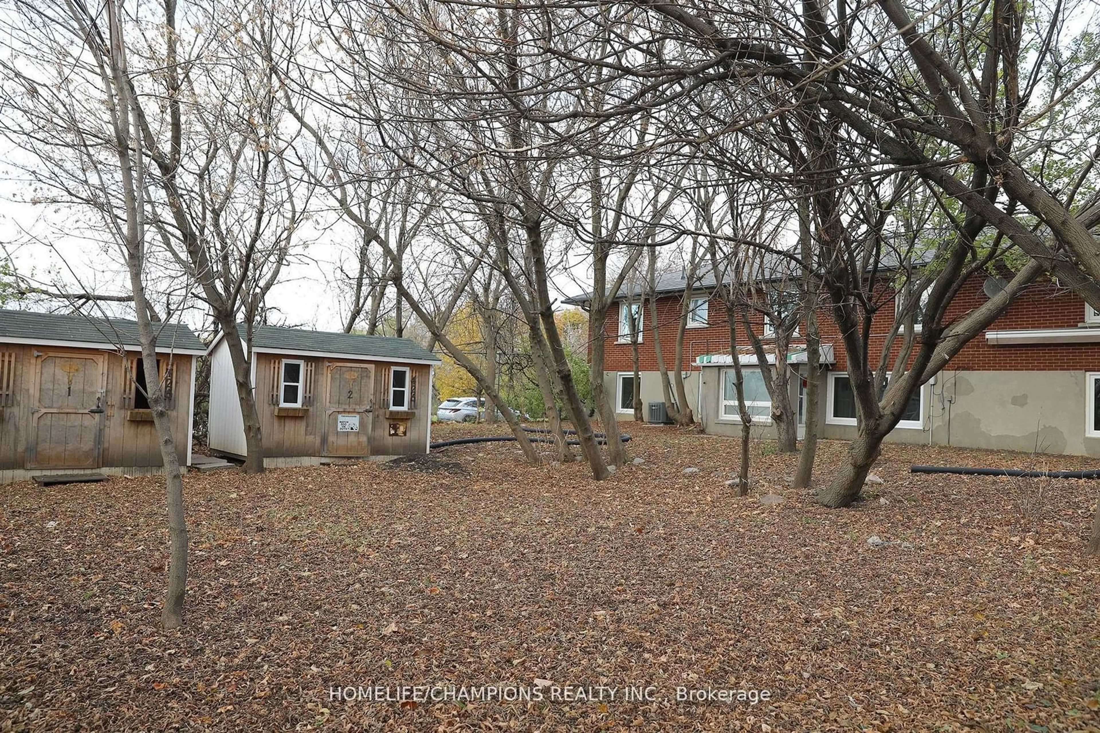 A pic from outside/outdoor area/front of a property/back of a property/a pic from drone, street for 426 Cromwell Ave, Oshawa Ontario L1J 4V1