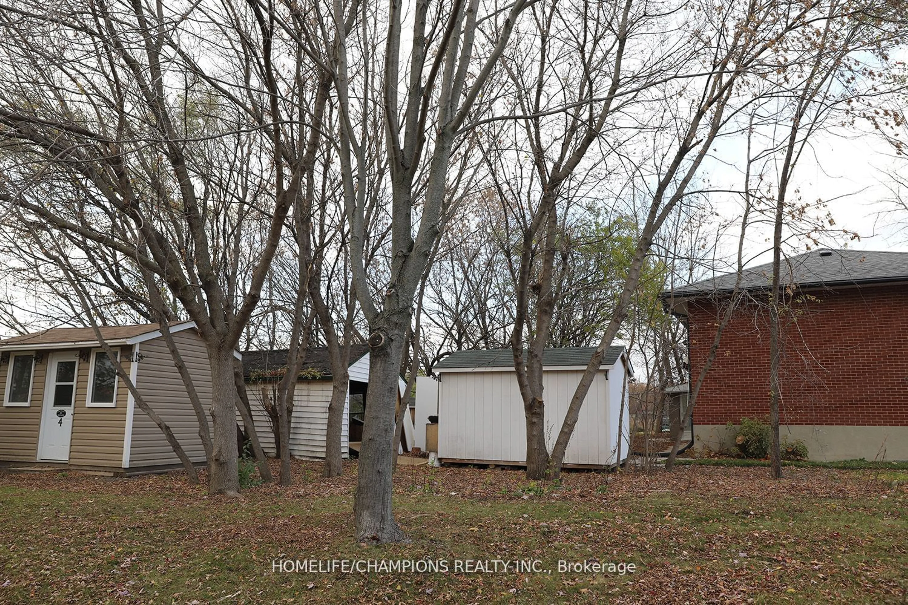 Shed for 426 Cromwell Ave, Oshawa Ontario L1J 4V1