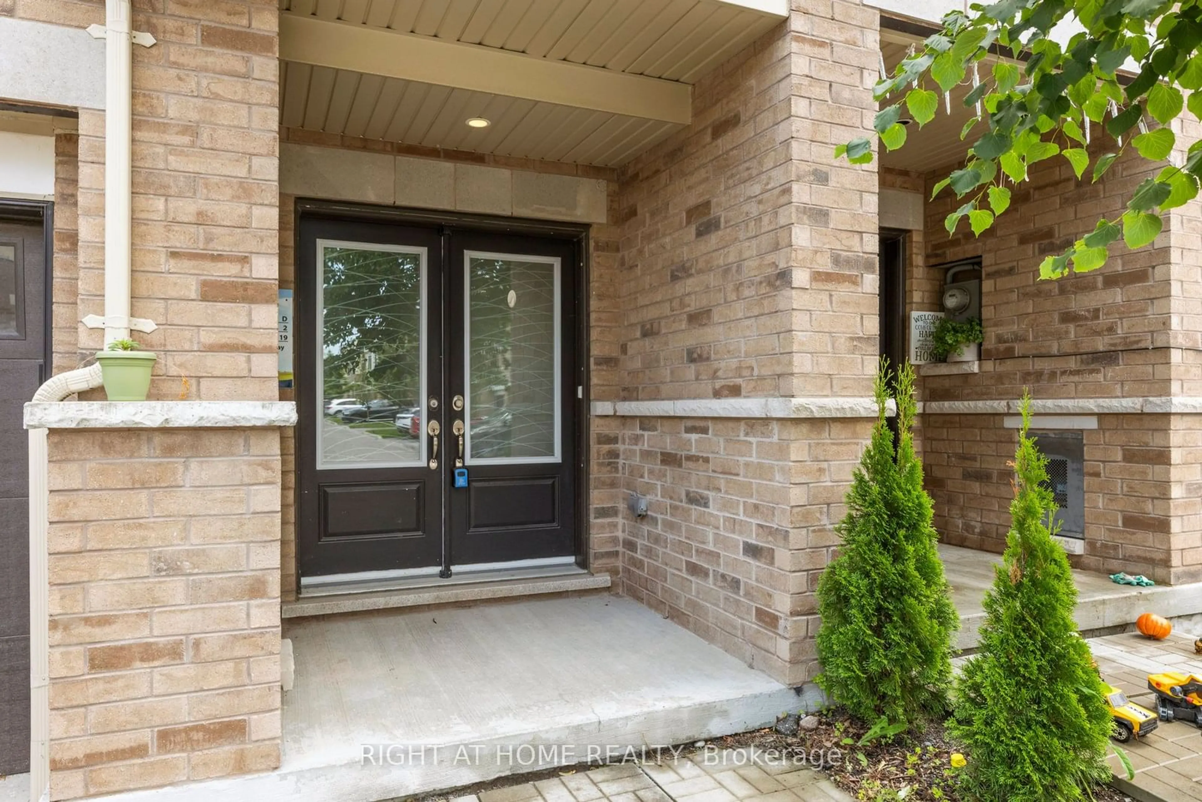 Indoor entryway for 16 Jerseyville Way, Whitby Ontario L1N 0L7