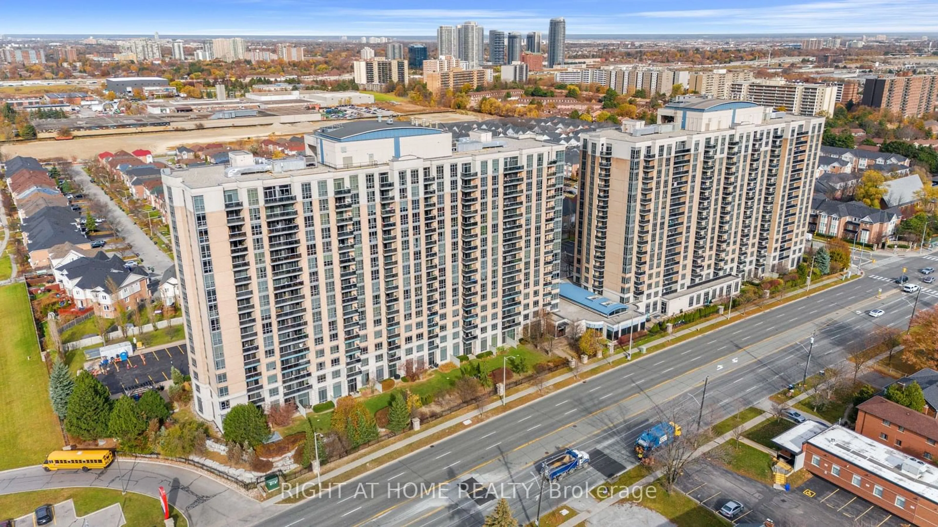 A pic from outside/outdoor area/front of a property/back of a property/a pic from drone, city buildings view from balcony for 18 Mondeo Dr #PH42, Toronto Ontario M1P 5C8