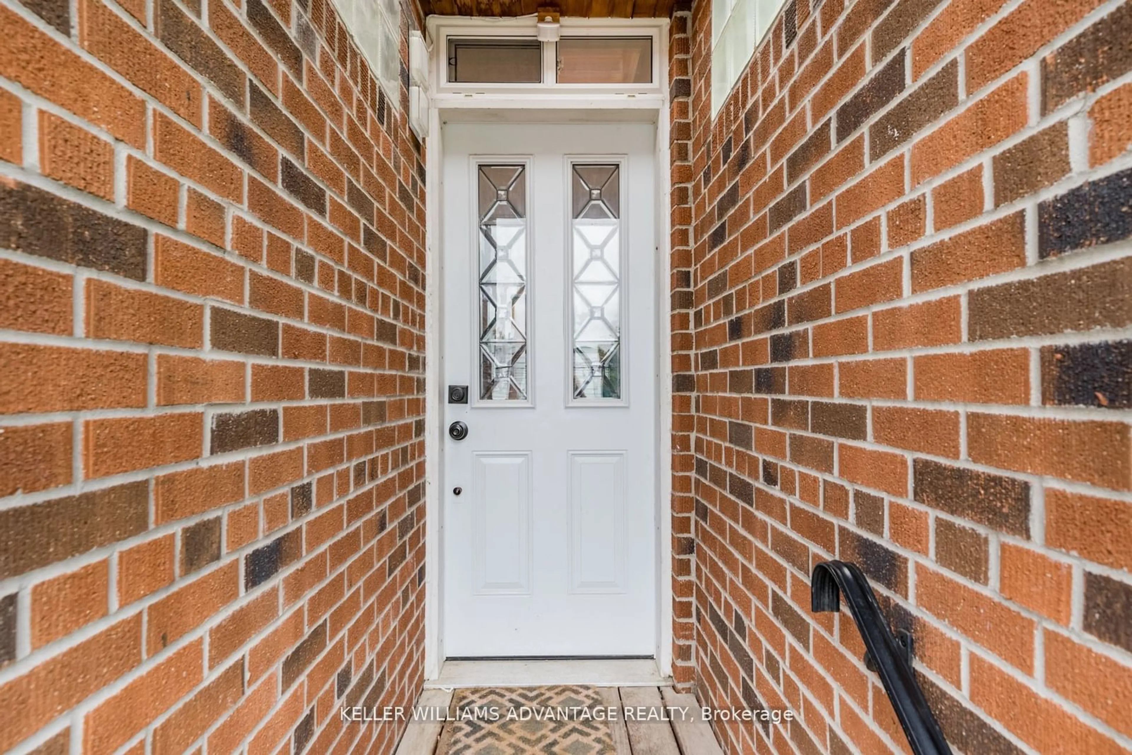 Indoor entryway for 462&464 Sammon Ave, Toronto Ontario M4J 2B2