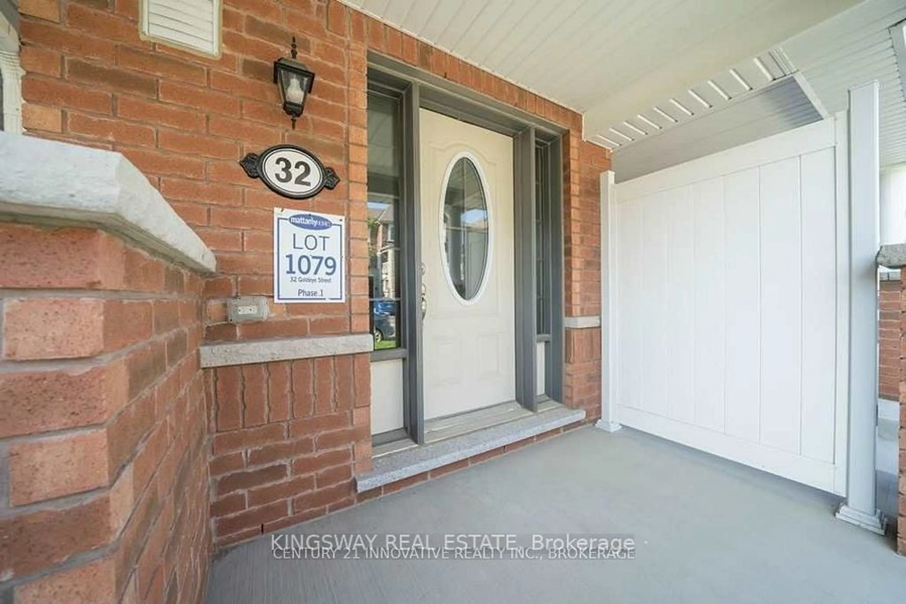 Indoor entryway for 32 Goldeye St, Whitby Ontario L1P 0E5