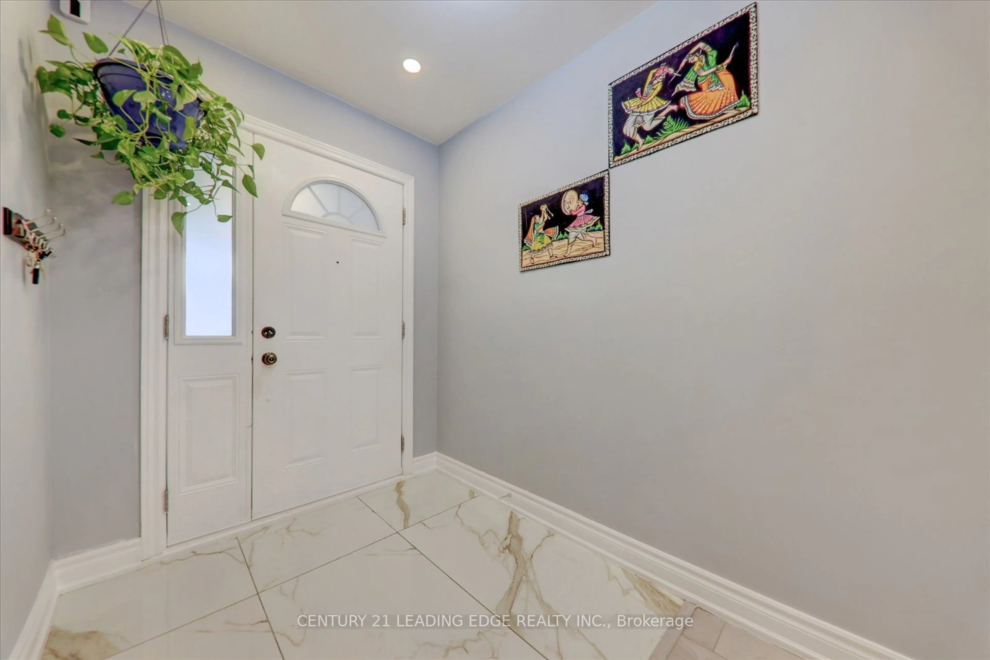 Indoor entryway for 1909 Poppy Lane, Pickering Ontario L1V 2T4