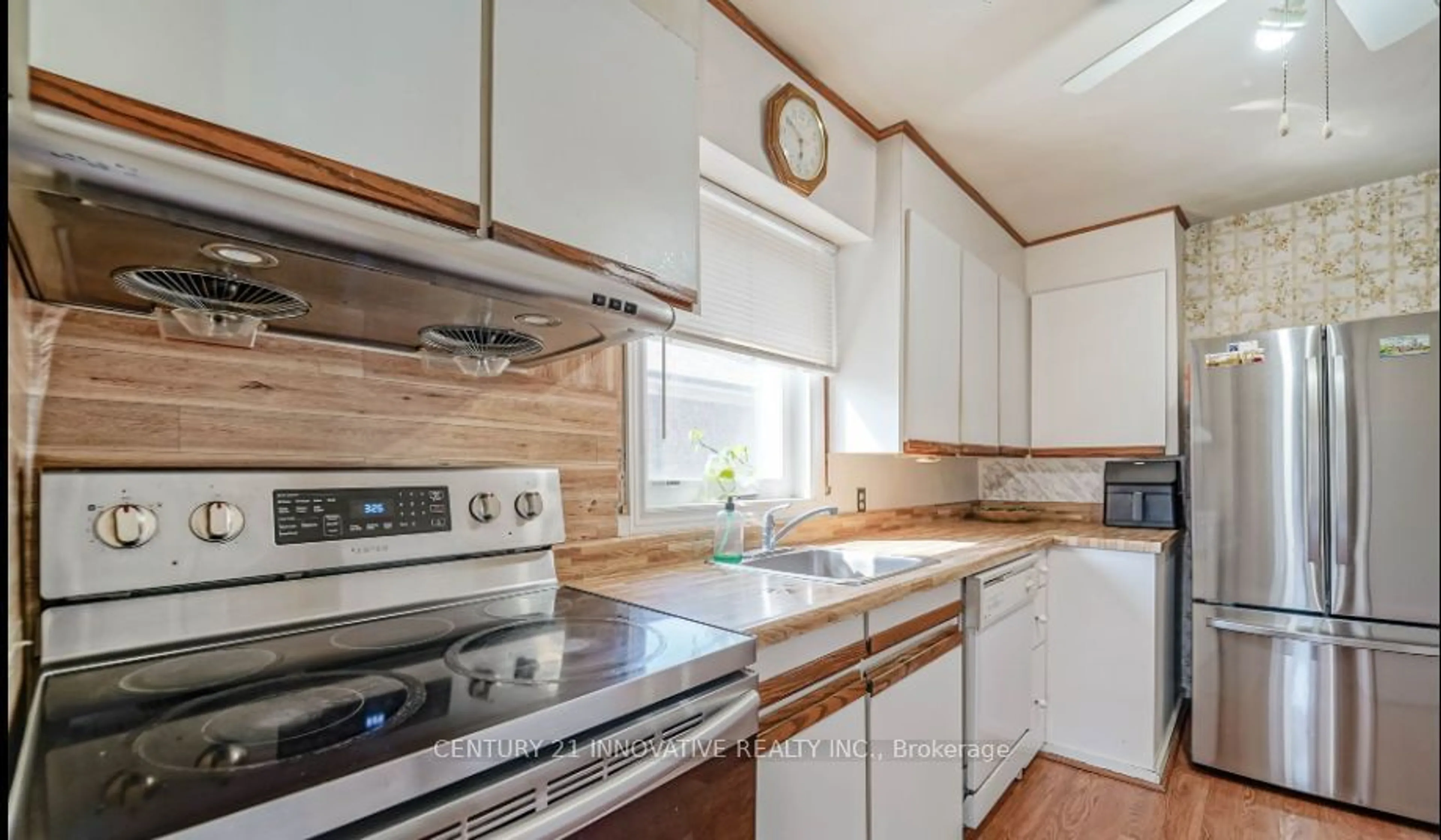 Standard kitchen, wood/laminate floor for 50 Mackinac Cres, Toronto Ontario M1J 1P9