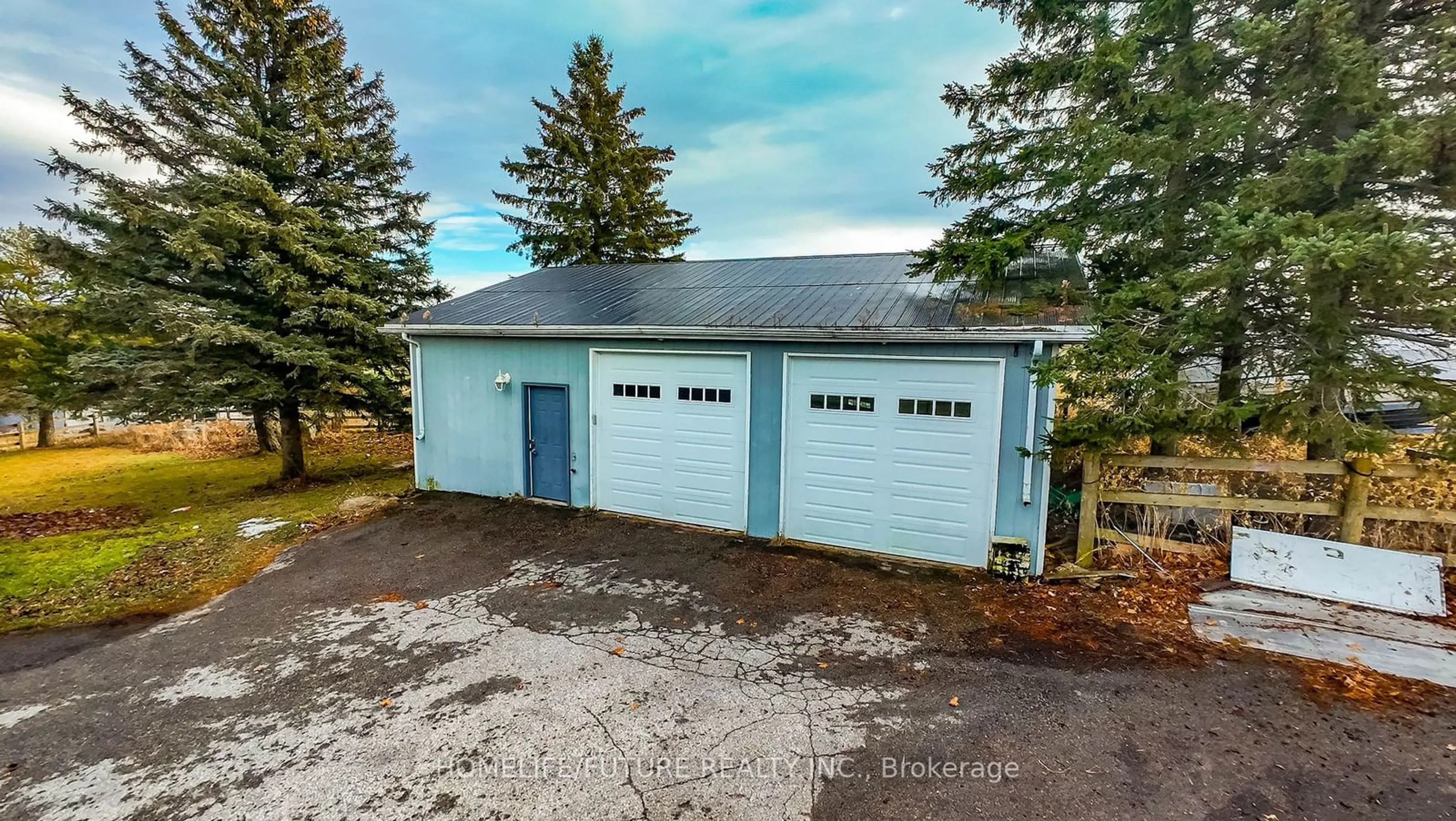 Indoor garage for 14201 Mclaughlin Rd, Scugog Ontario L0B 1B0