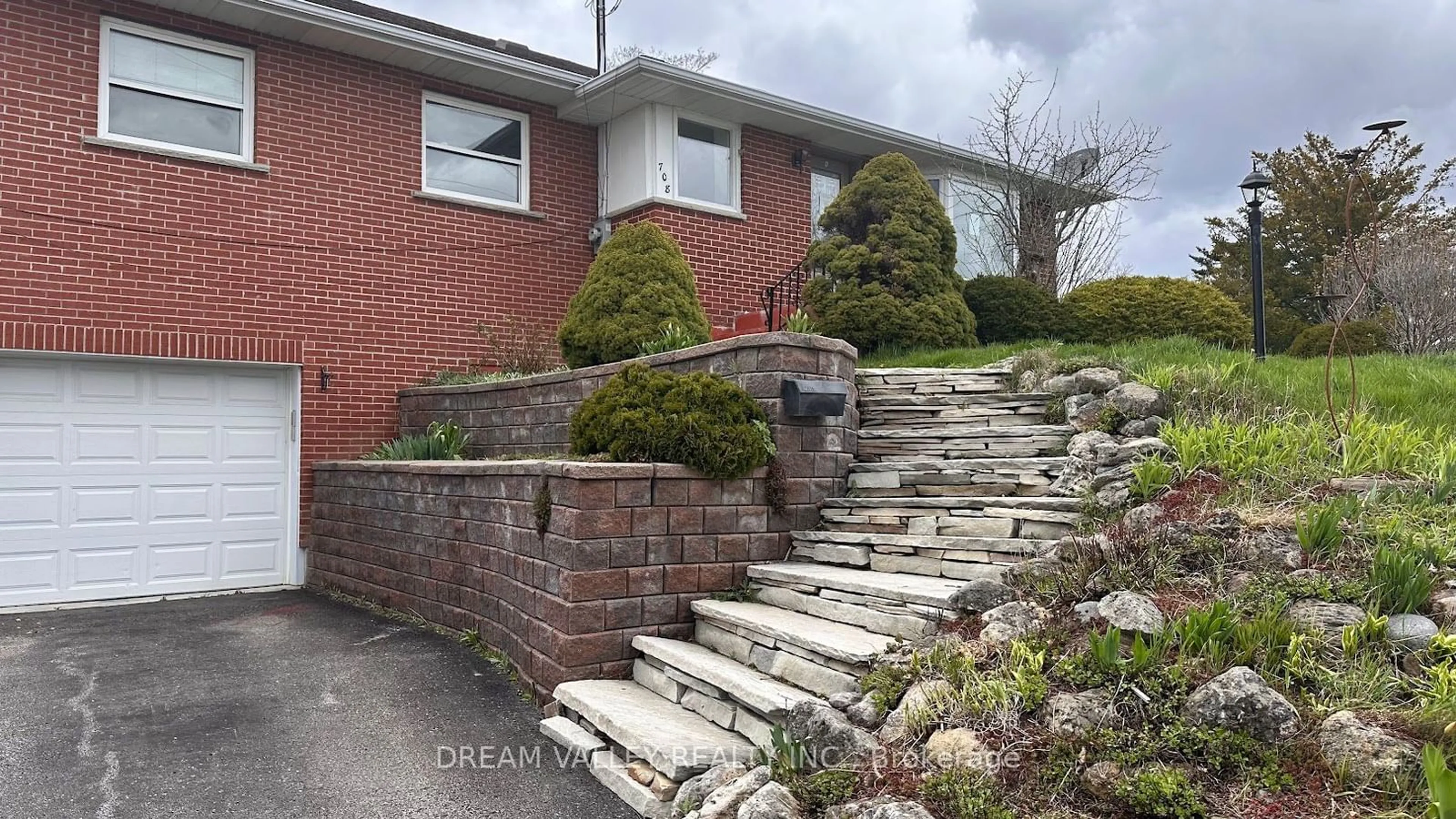 Home with brick exterior material, street for 708 Tennyson Ave, Oshawa Ontario L1H 3K4