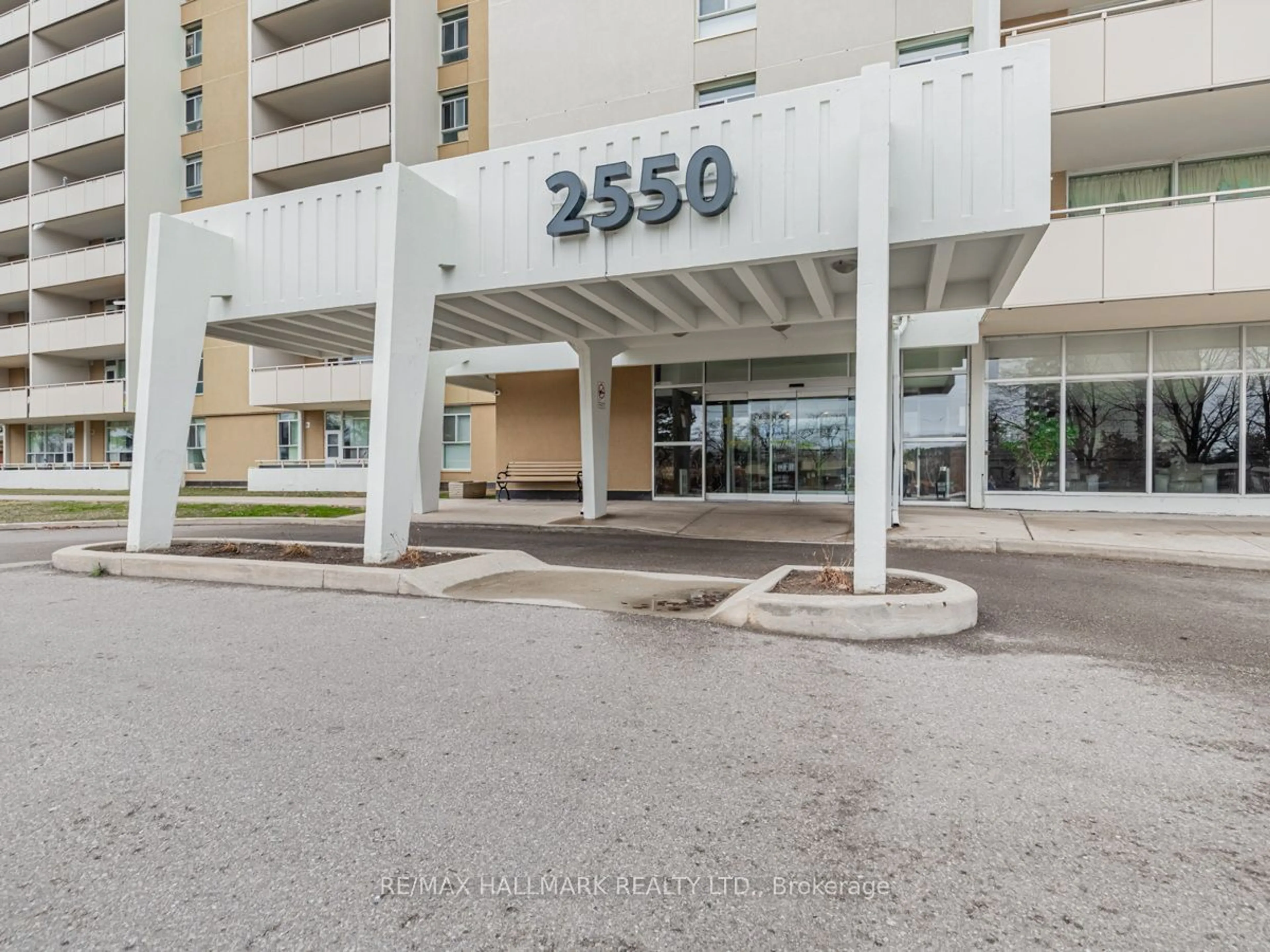 Indoor foyer for 2550 Pharmacy Ave #1206, Toronto Ontario M1W 1H9