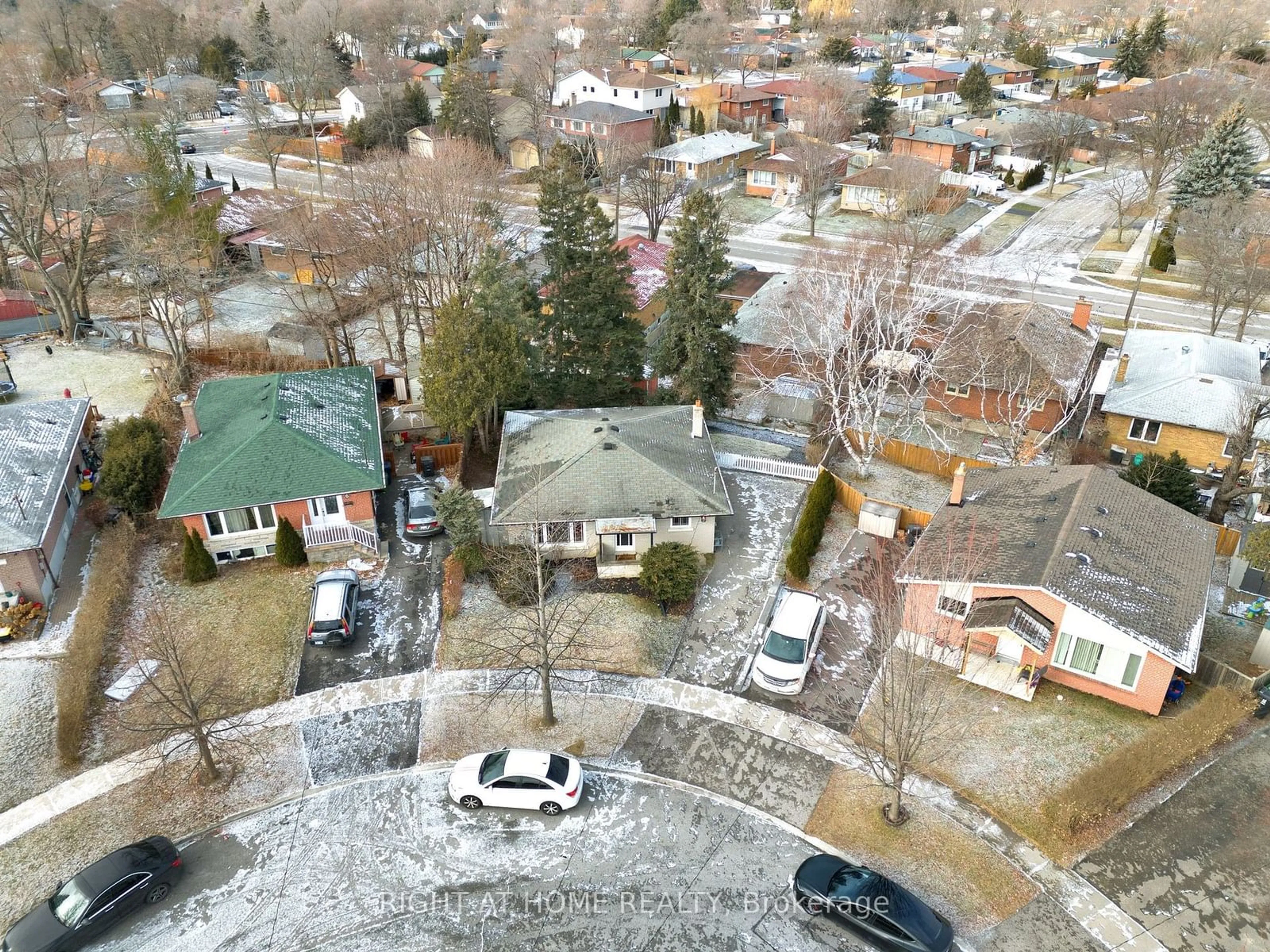 A pic from outside/outdoor area/front of a property/back of a property/a pic from drone, city buildings view from balcony for 8 Longhouse Pl, Toronto Ontario M1H 1W3