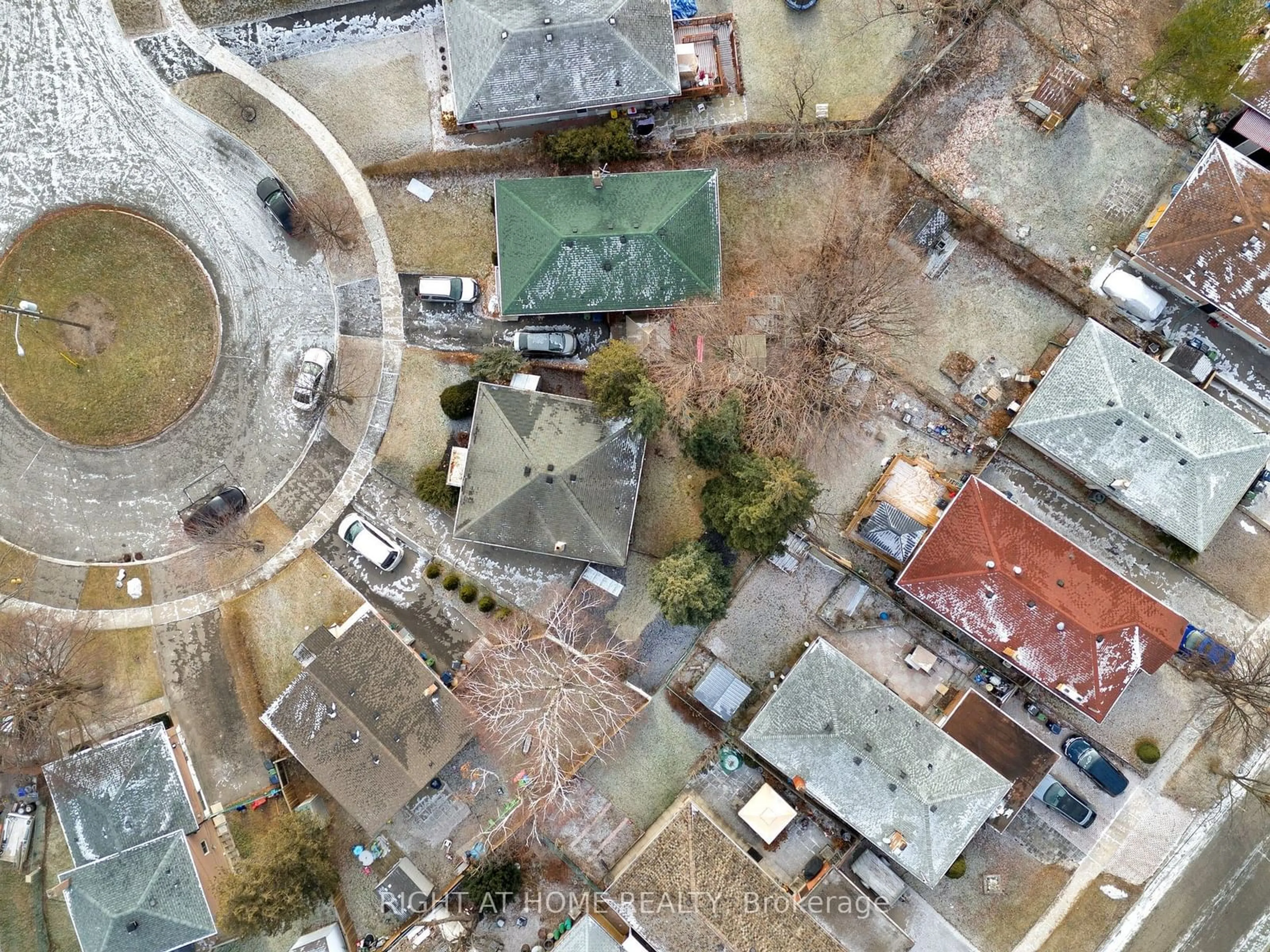 A pic from outside/outdoor area/front of a property/back of a property/a pic from drone, street for 8 Longhouse Pl, Toronto Ontario M1H 1W3