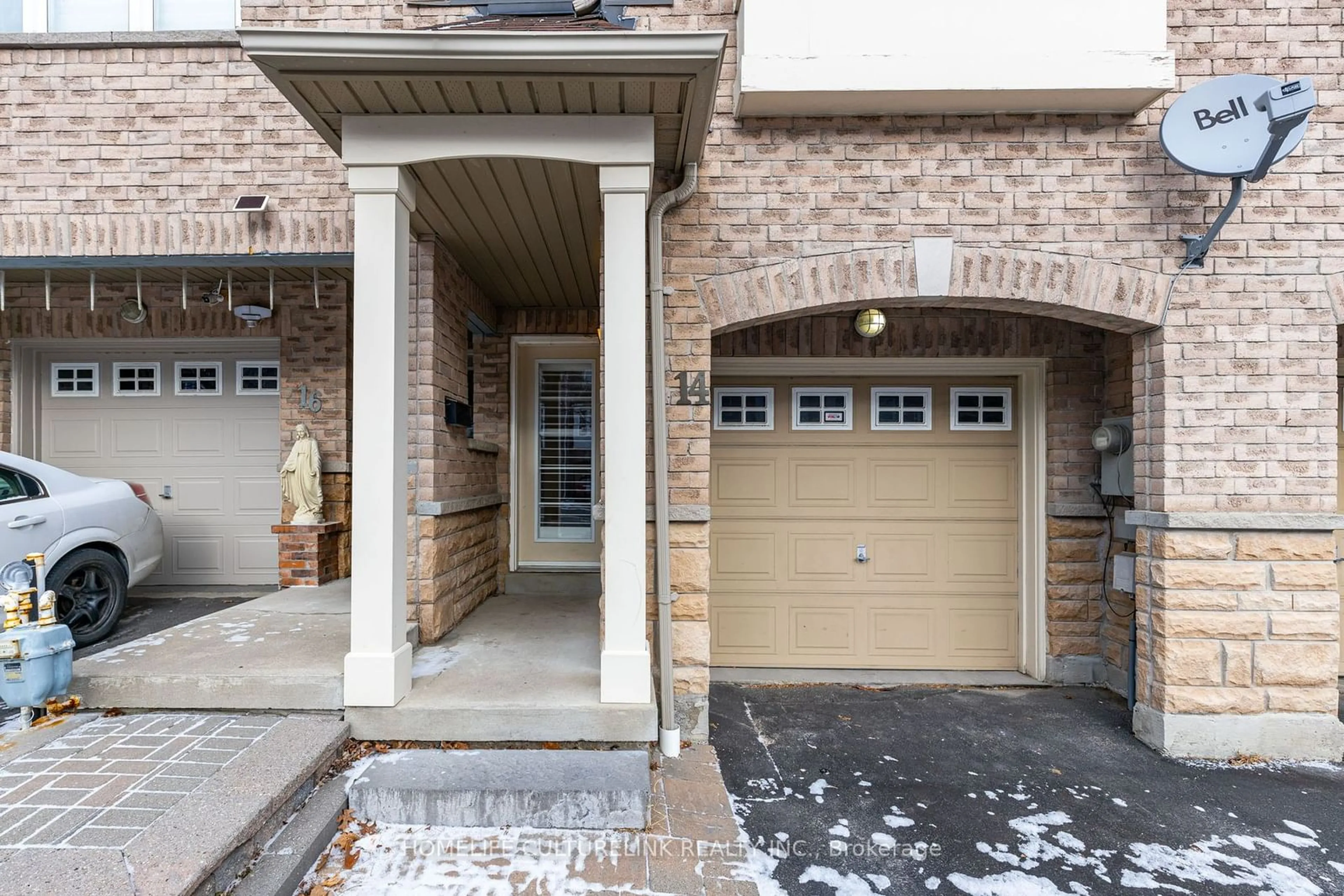 Indoor entryway for 14 Stonewood St, Ajax Ontario L1S 0B2