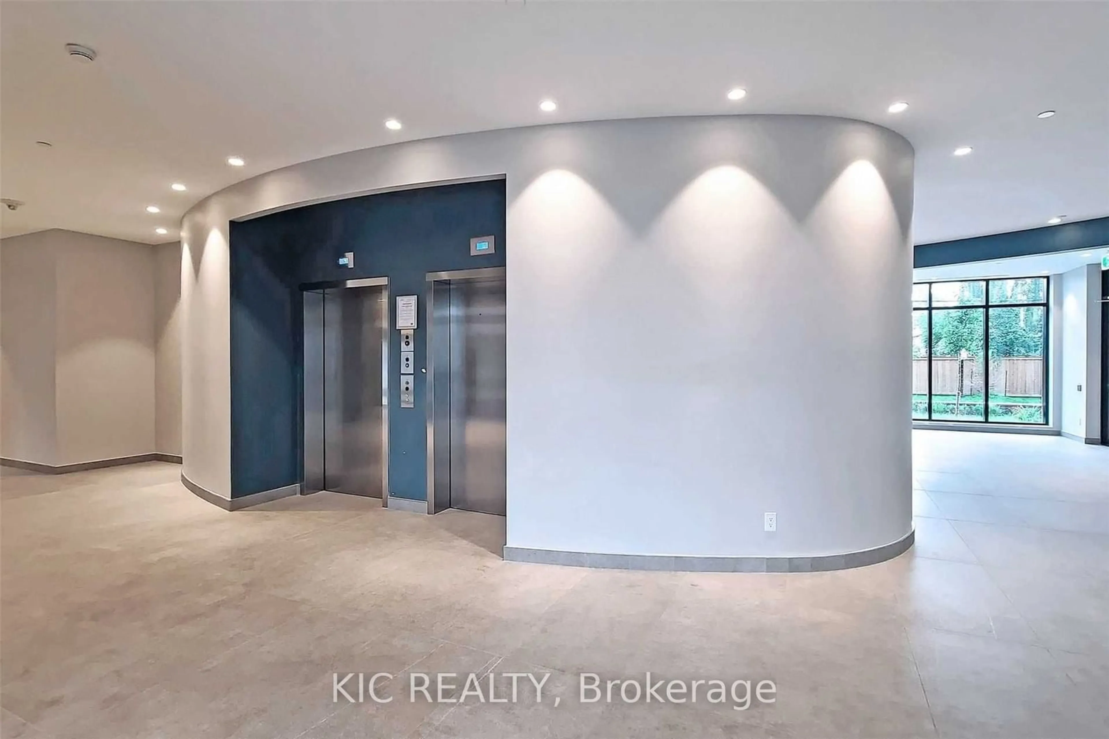 Indoor foyer for 1401 O'Connor Dr #221, Toronto Ontario M4B 2V5