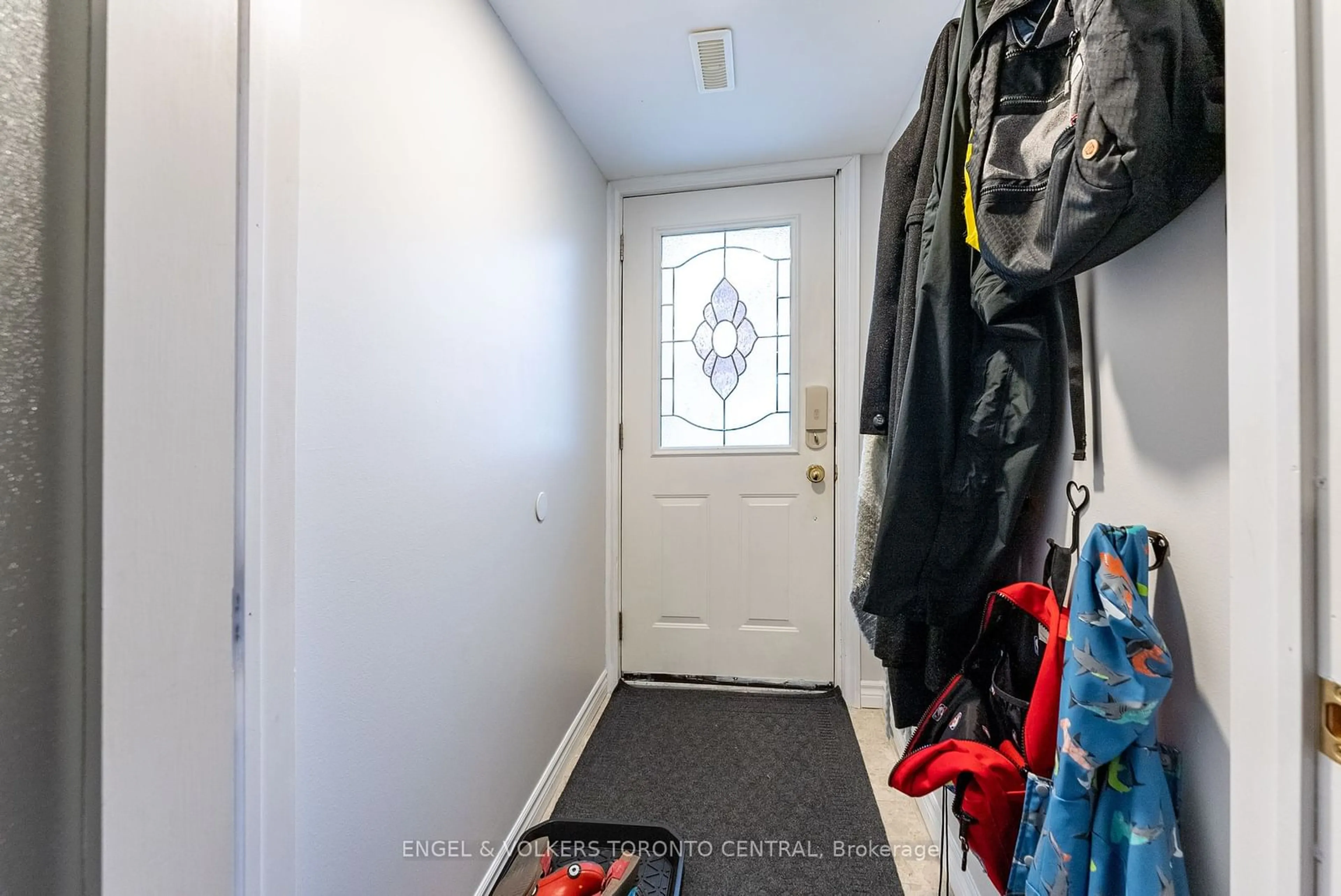 Indoor entryway for 6 Cumberland Lane, Ajax Ontario L1S 7K4