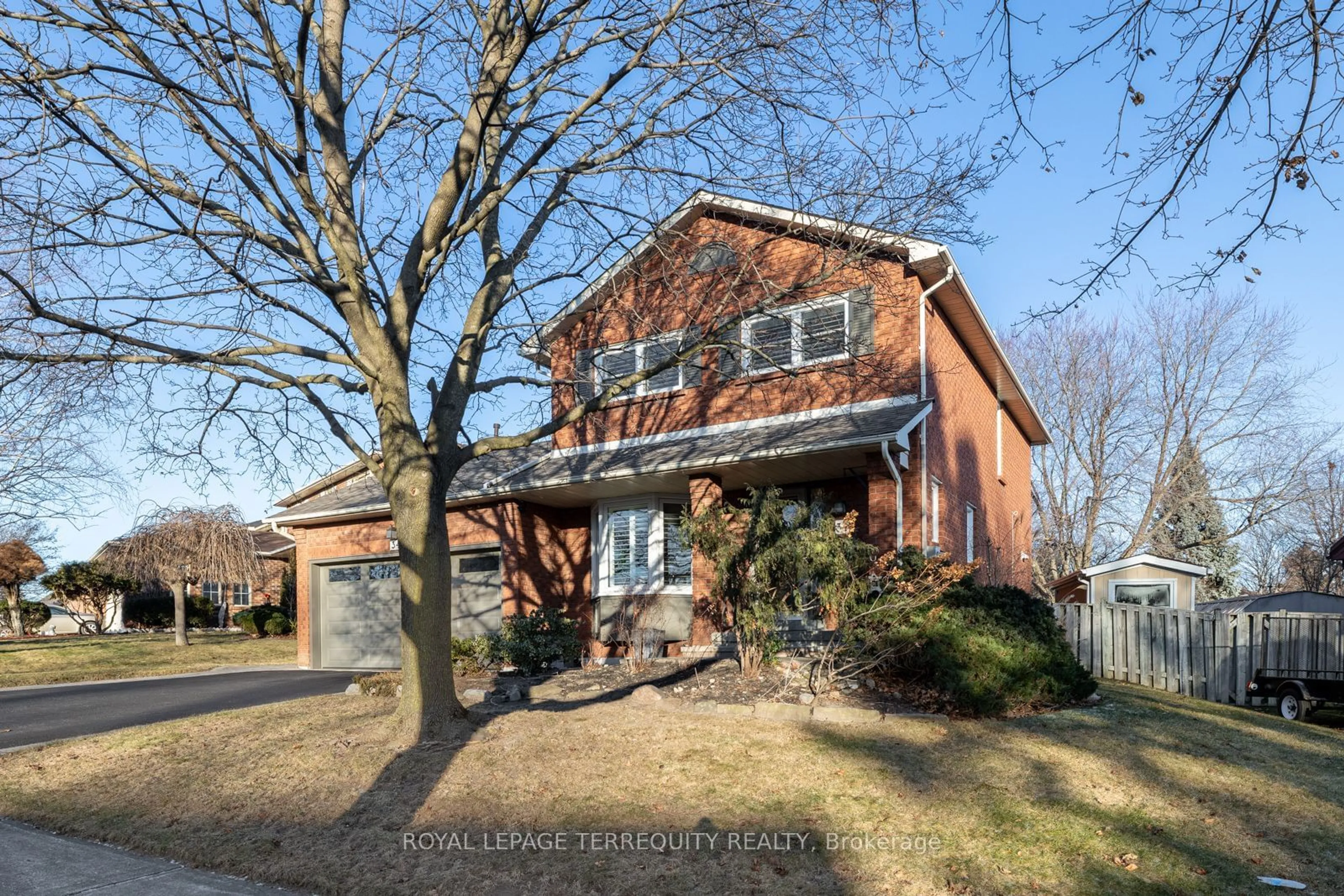 Home with brick exterior material, street for 34 Canadian Oaks Dr, Whitby Ontario L1N 6W8