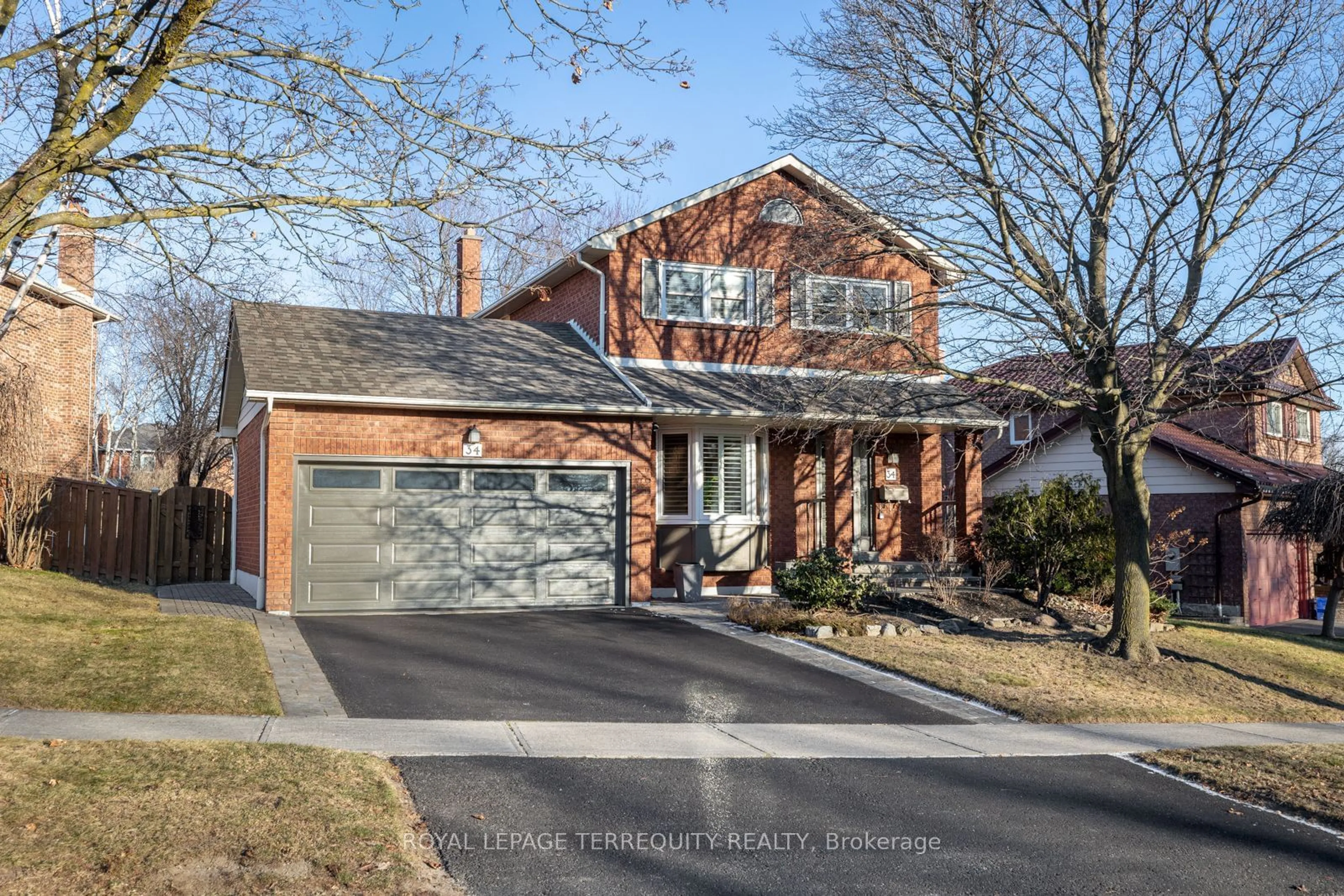 Home with brick exterior material, street for 34 Canadian Oaks Dr, Whitby Ontario L1N 6W8