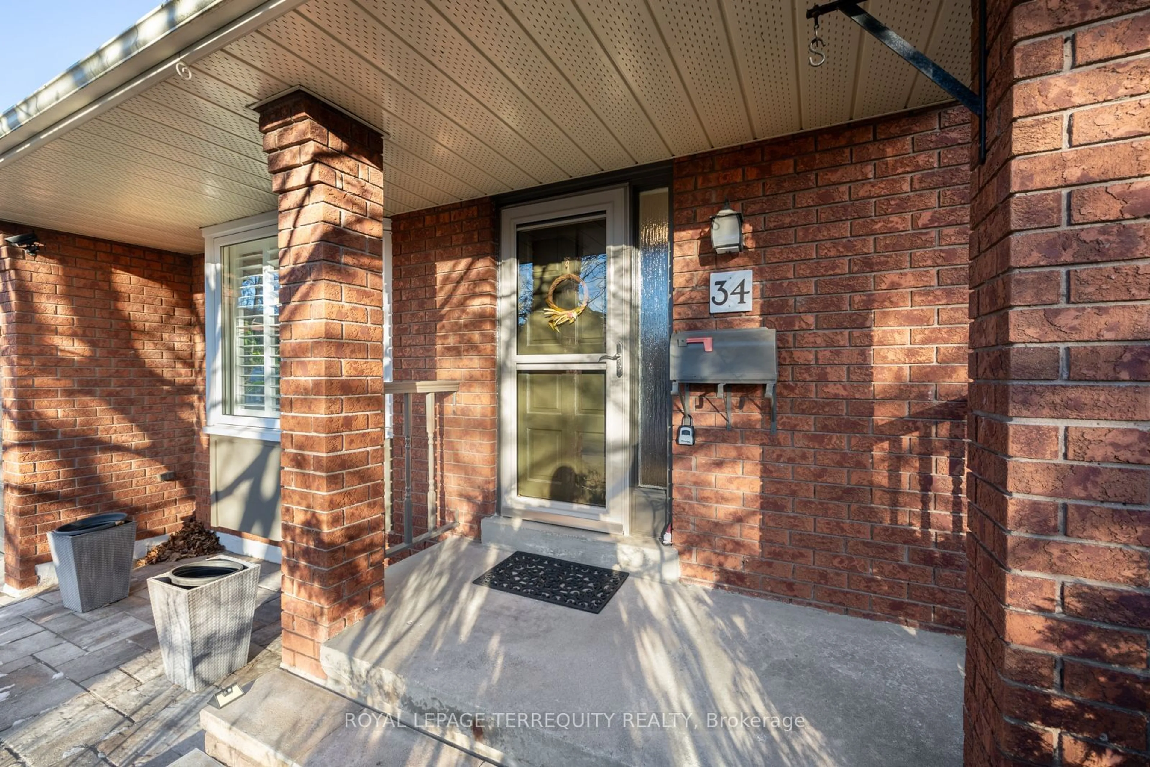 Unknown for 34 Canadian Oaks Dr, Whitby Ontario L1N 6W8