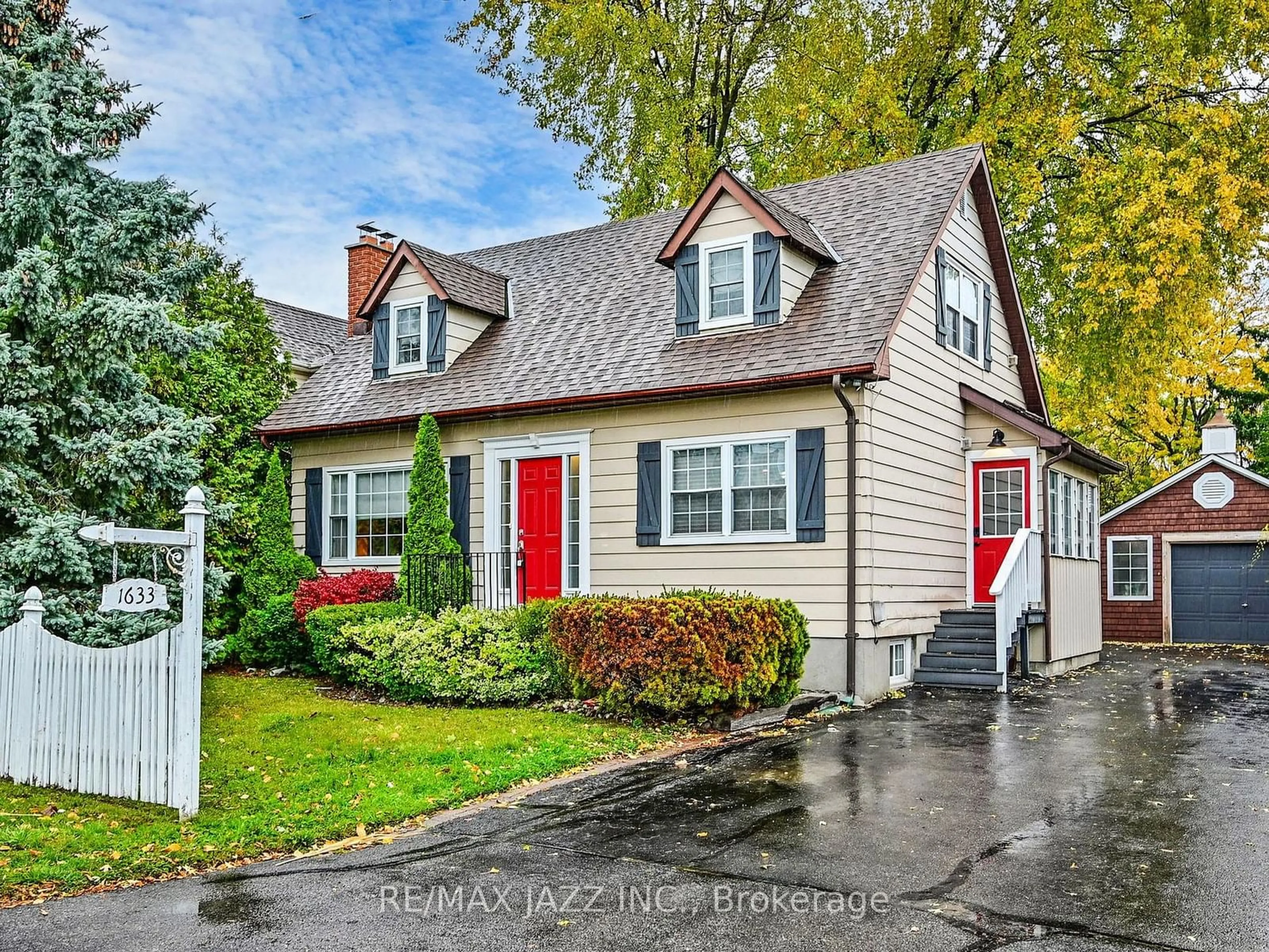 Home with vinyl exterior material, street for 1633 Charles St, Whitby Ontario L1N 1C1