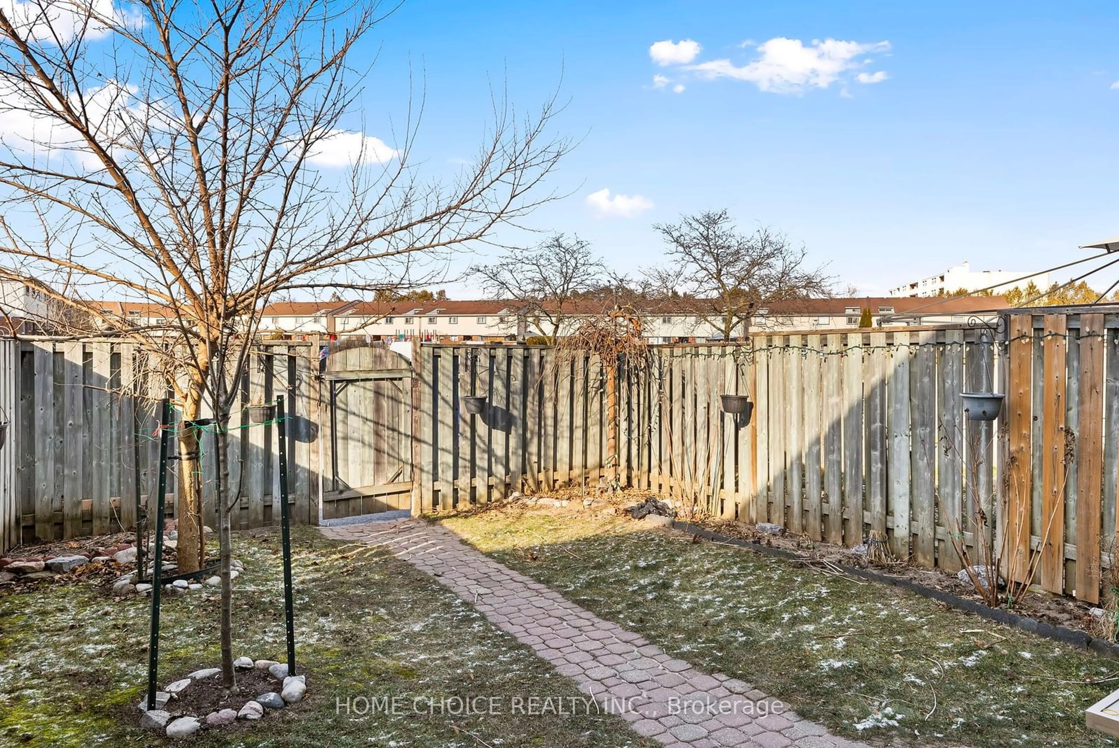 Patio, street for 120 Nonquon Rd #38, Oshawa Ontario L1G 7E6