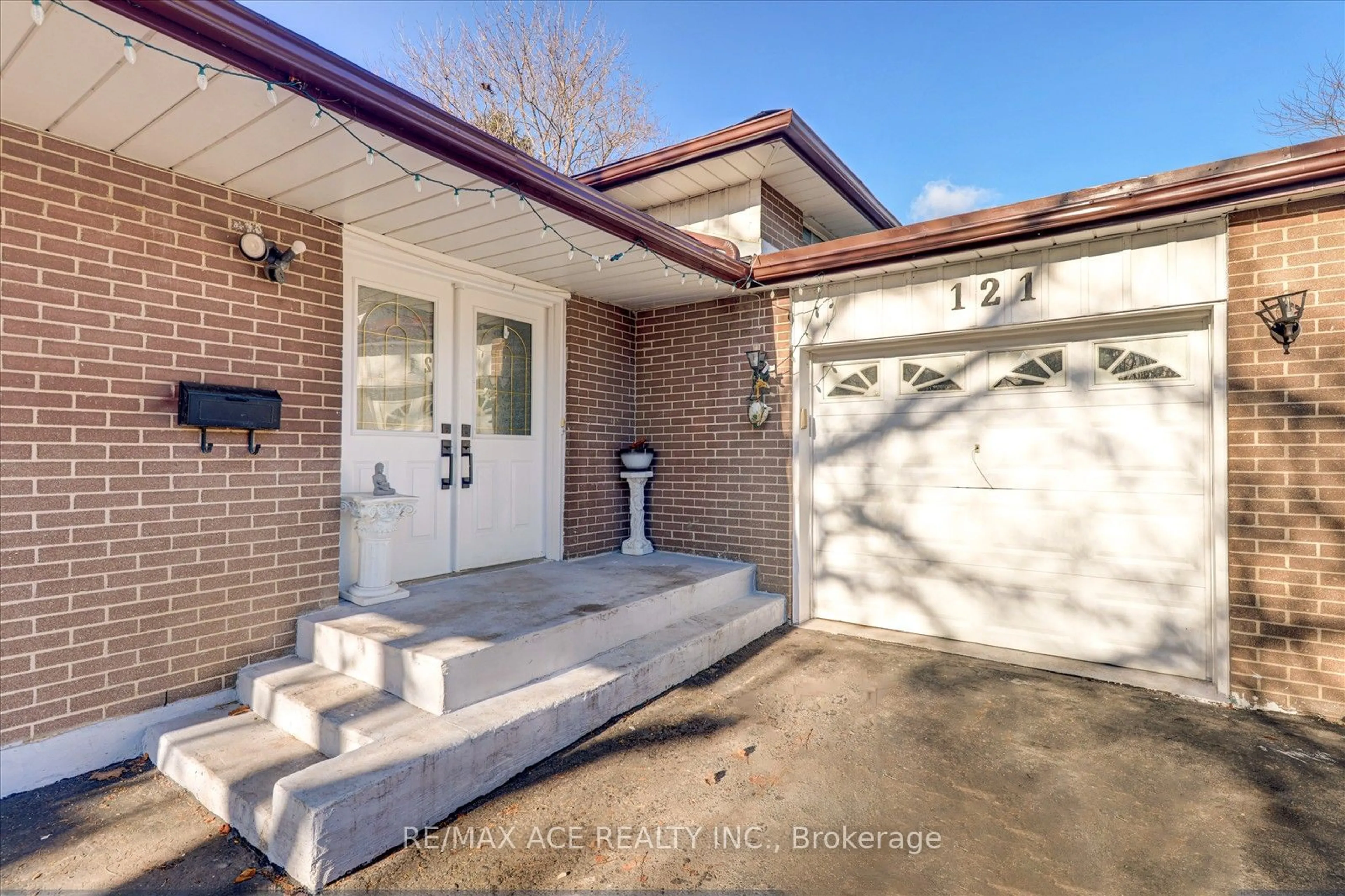 Home with brick exterior material, street for 121 Cultra Sq, Toronto Ontario M1E 2E4