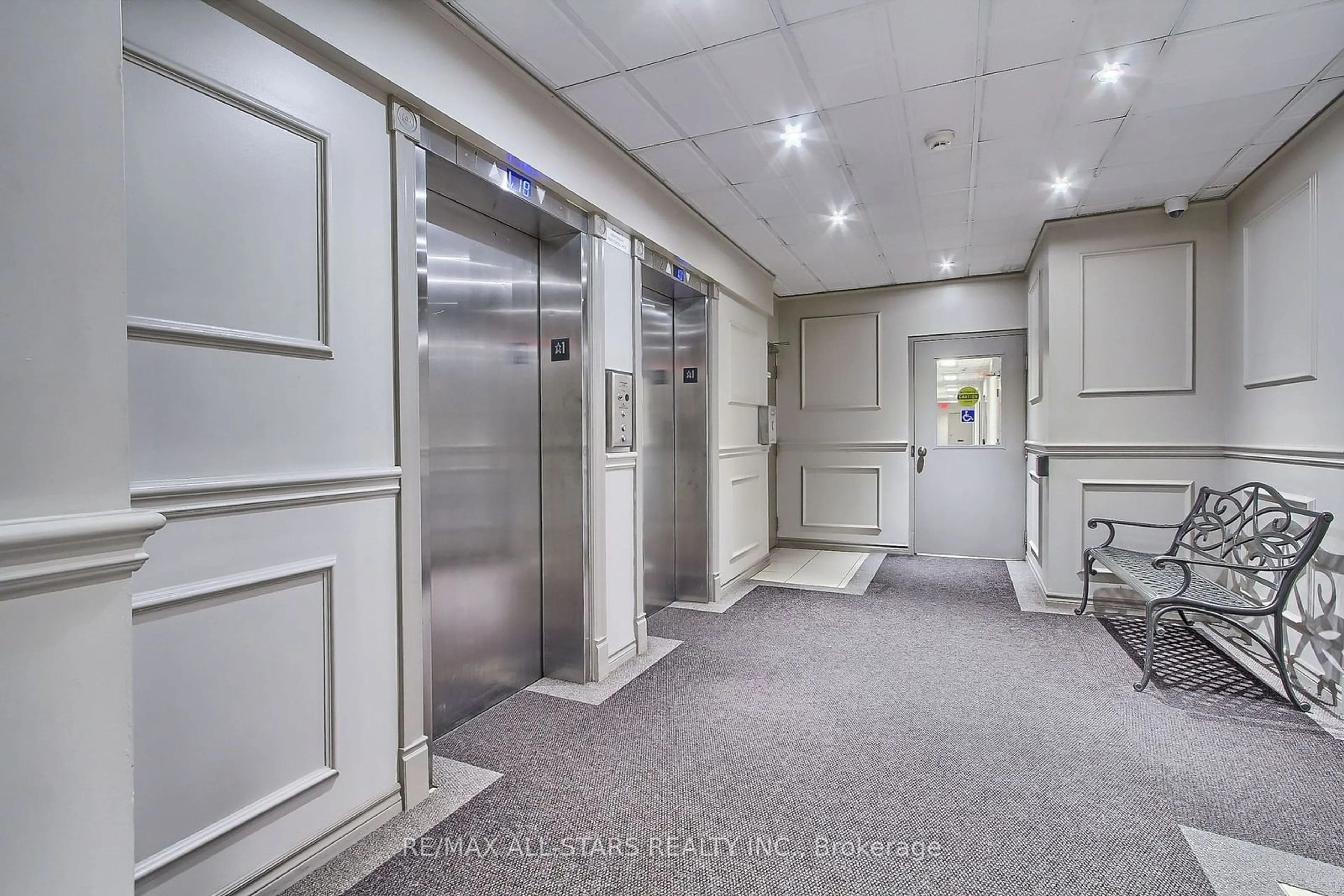 Indoor foyer for 3311 Kingston Rd #802, Toronto Ontario M1M 1R1